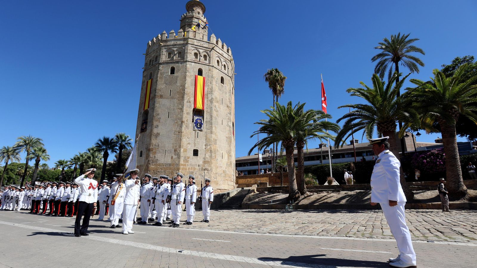 Arriada de la bandera del V Centenario de la Primera Vuelta al Mundo.