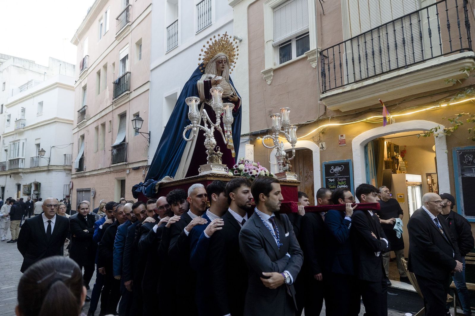 Las imágenes de los traslados de las cofradías de Santa Cruz