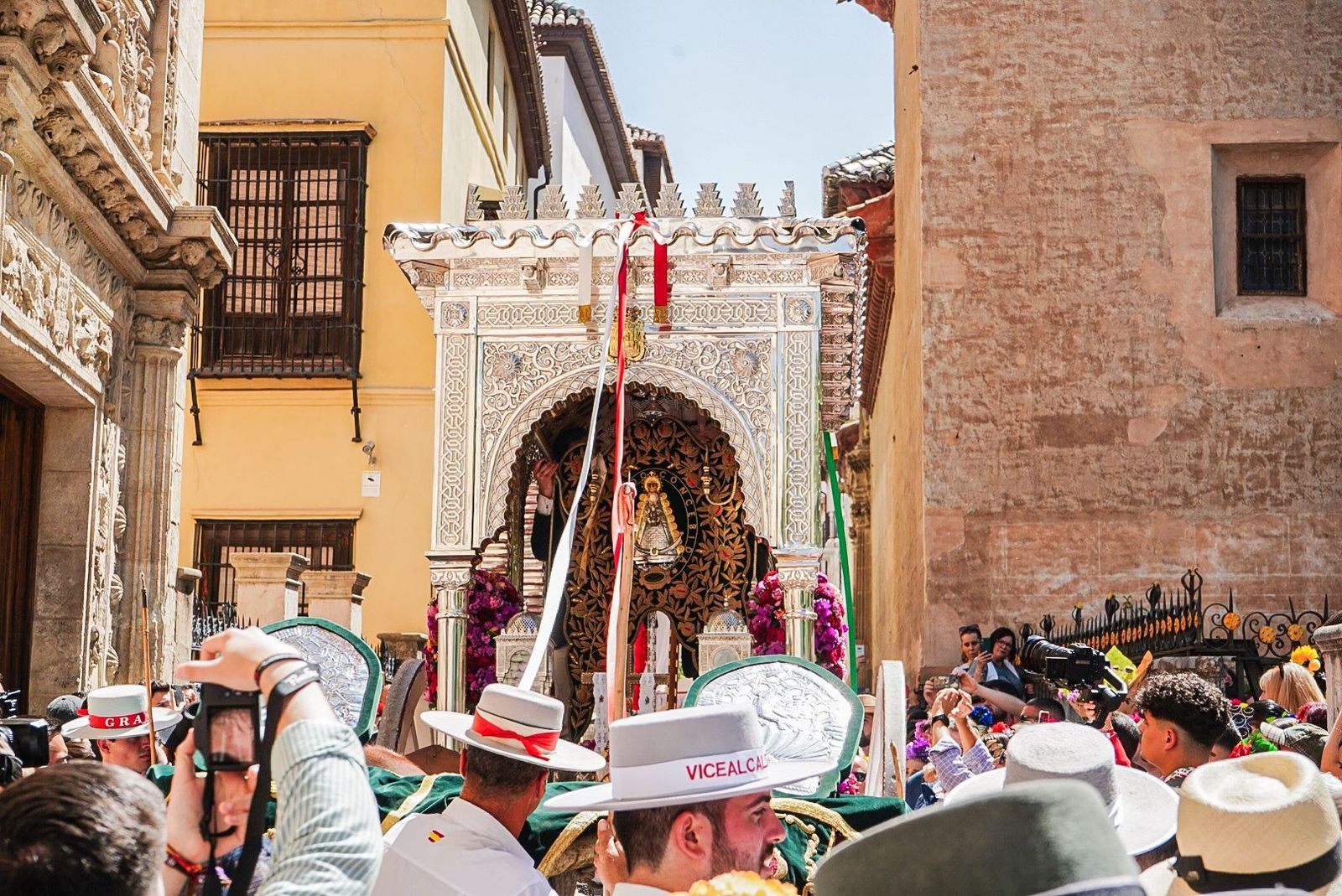 Así ha sido la salida de la Hermandad del Rocío de Granada