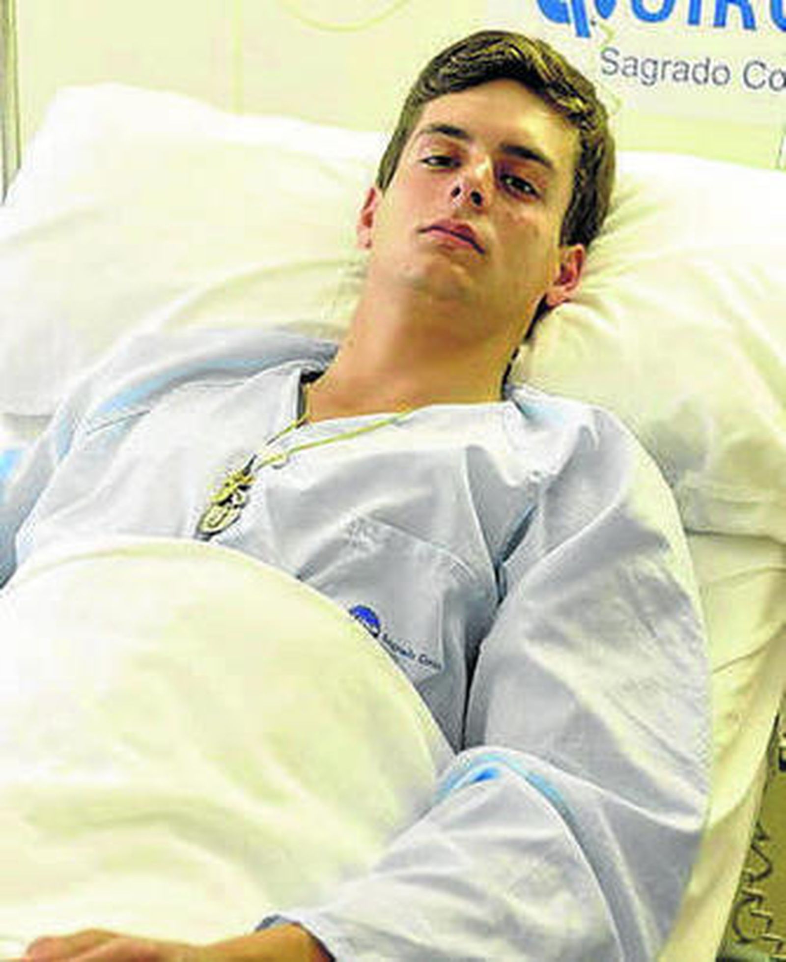 Galván, ayer, en la clínica sevillana.