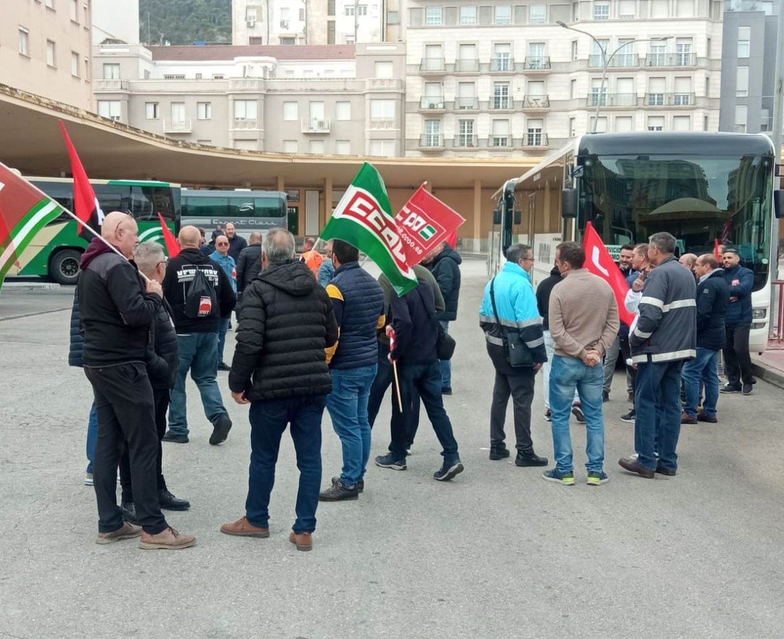 Piquete informativo en la estación de autobuses de Jaén.