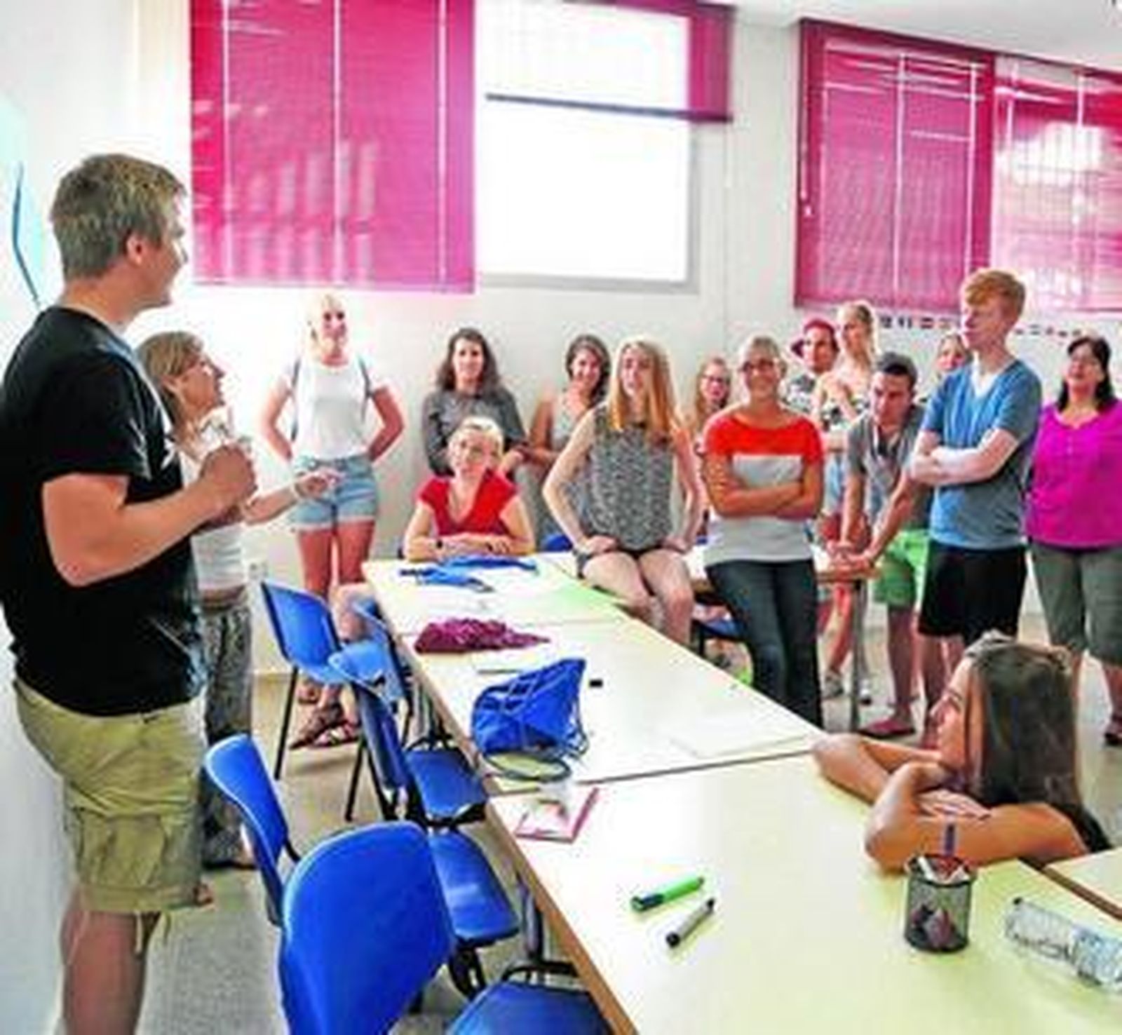 Jóvenes en un albergue de Jerez.