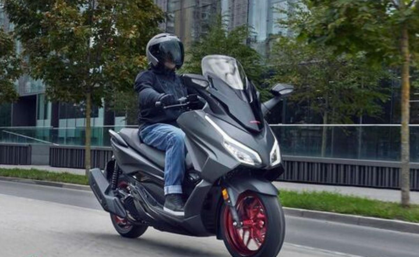 Las motos en Sevilla de hasta 125 cc volverán a pagar impuesto de circulación