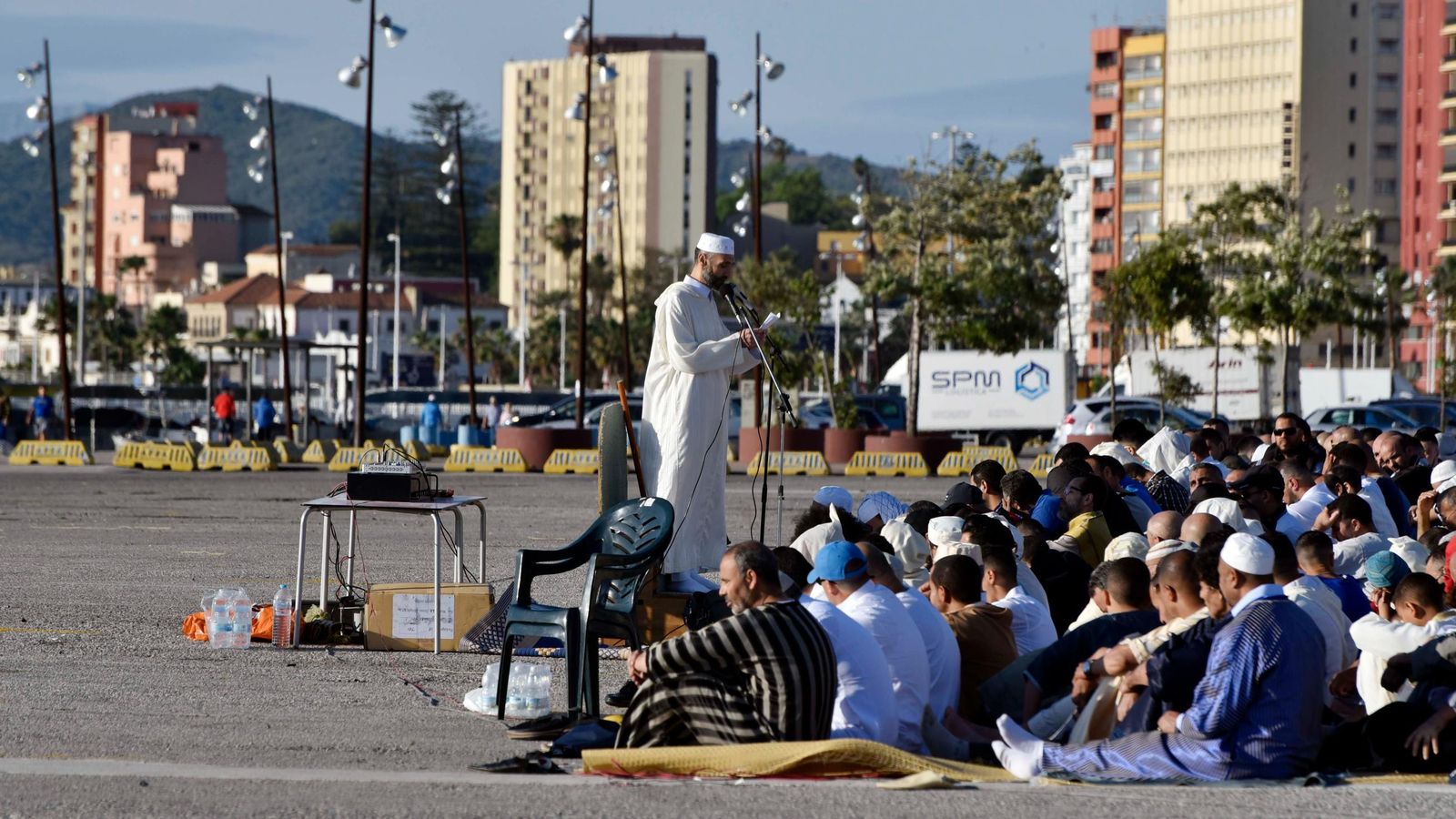 Último rezo del Ramadán en el Llano Amarillo de Algeciras.