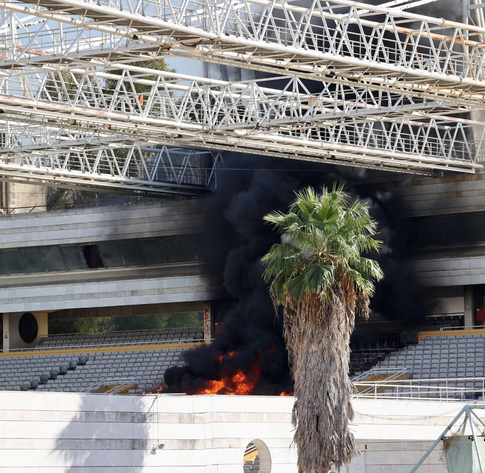 Las imágenes del incendio del auditorio Rocío Jurado