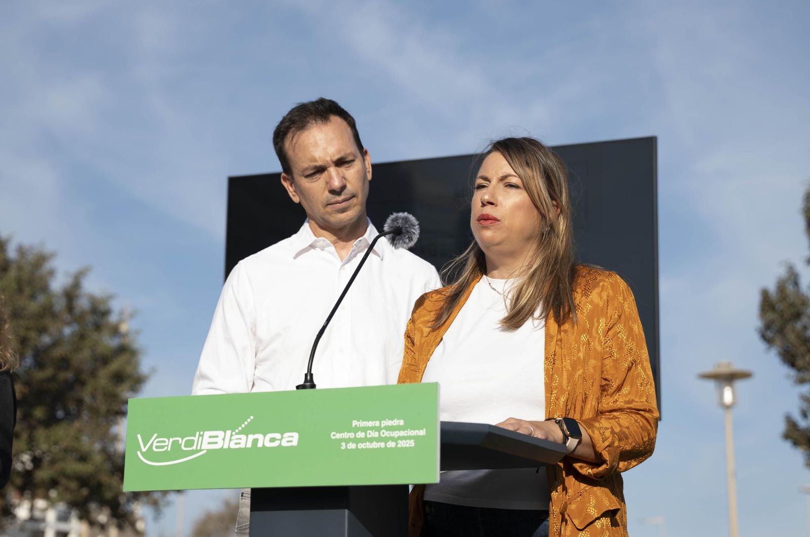 Las imágenes de la primera piedra del centro de día ocupacional Juan Goytisolo de Verdiblanca en Almería