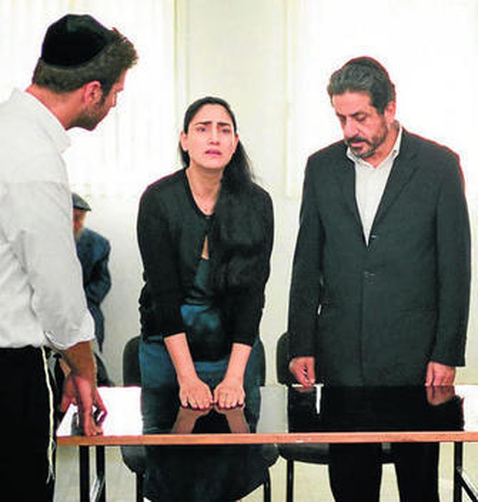 Elkabetz y Abkarian, en una escena de este interesante y potente drama.