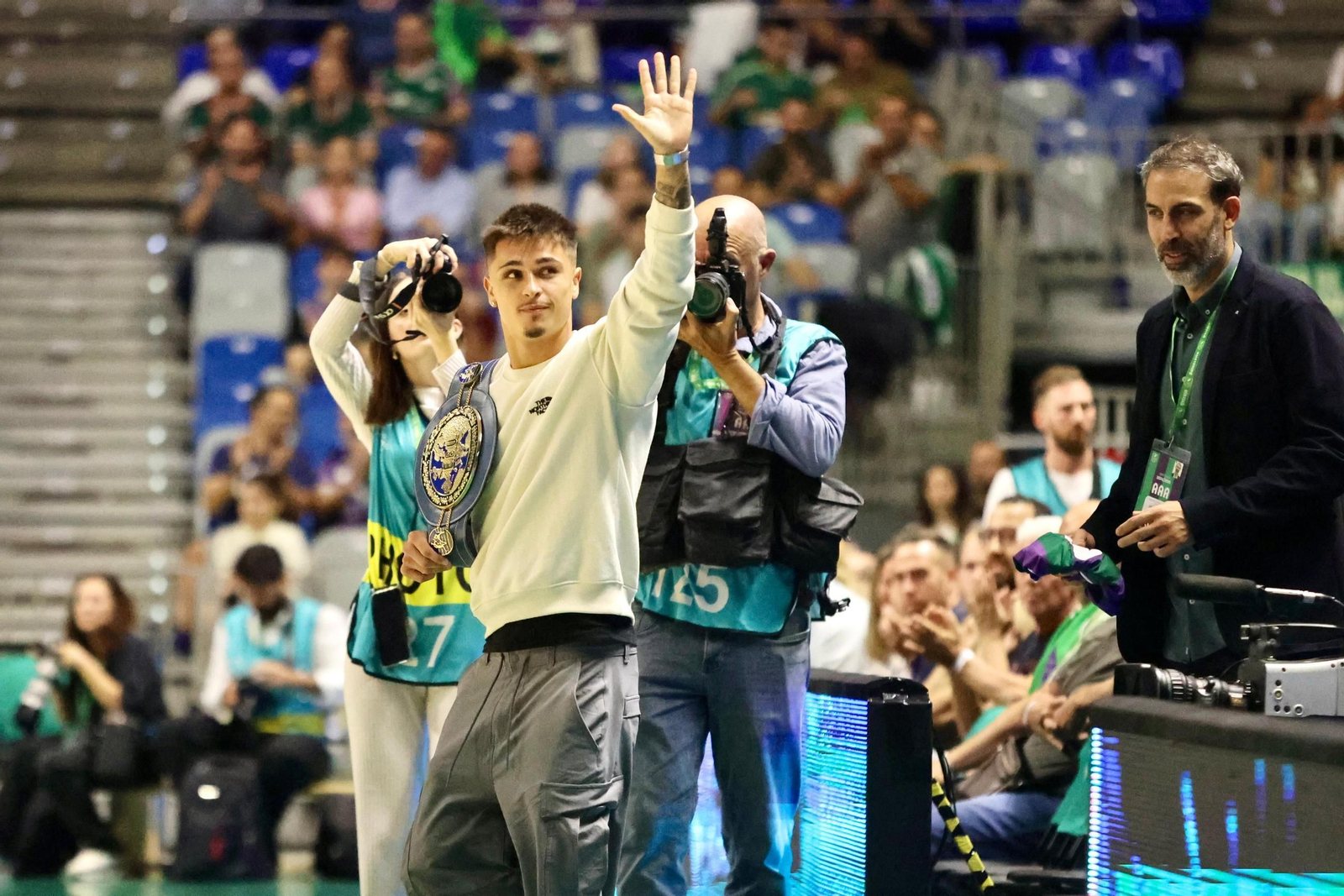 Samuel Molina, boxeador campeón de Europa, homenajeado por el Unicaja