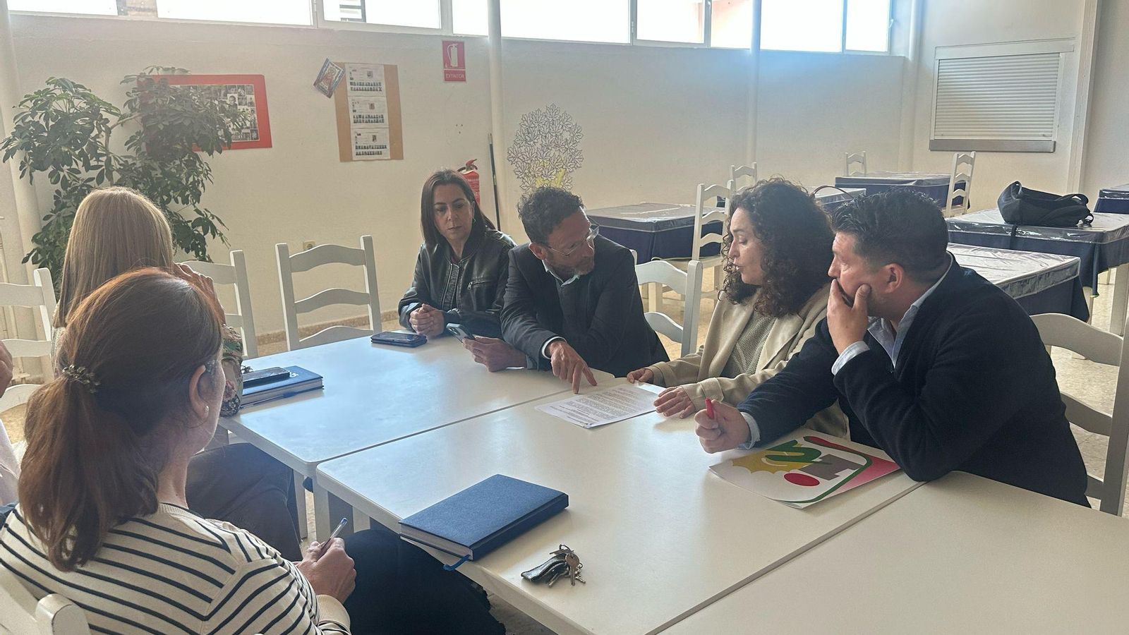  David F. Calderón, Inma Nieto y Marcos Toti en la visita a APAMYS.