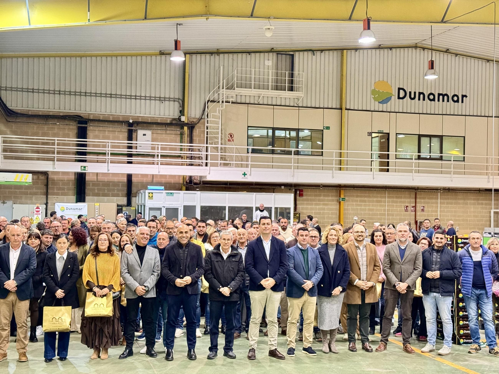 Foto de familia de la inauguración de las nuevas instalaciones de Dunamar.