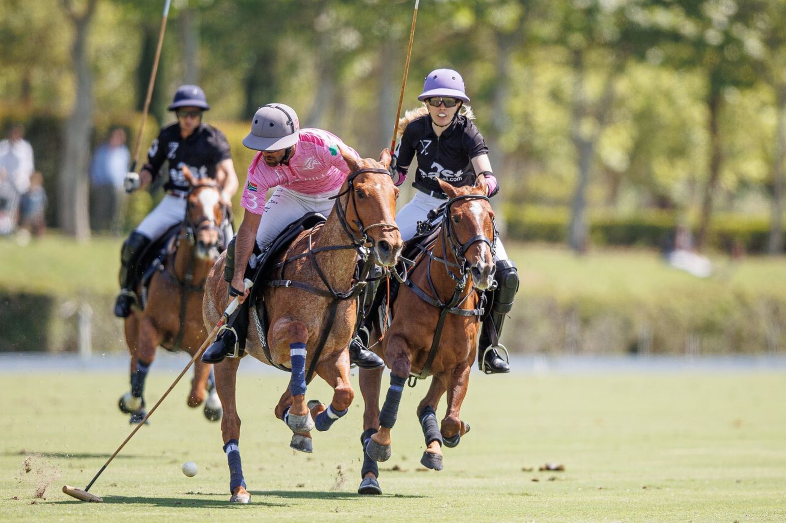 Un encuentro en el Ayala Polo Club