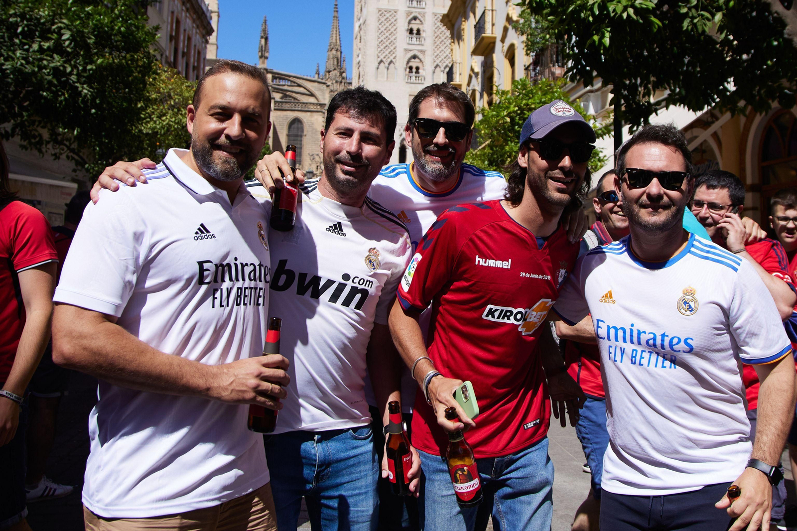 Las fotos de aficionados de Real Madrid y Osasuna el día de la final de Copa en Sevilla