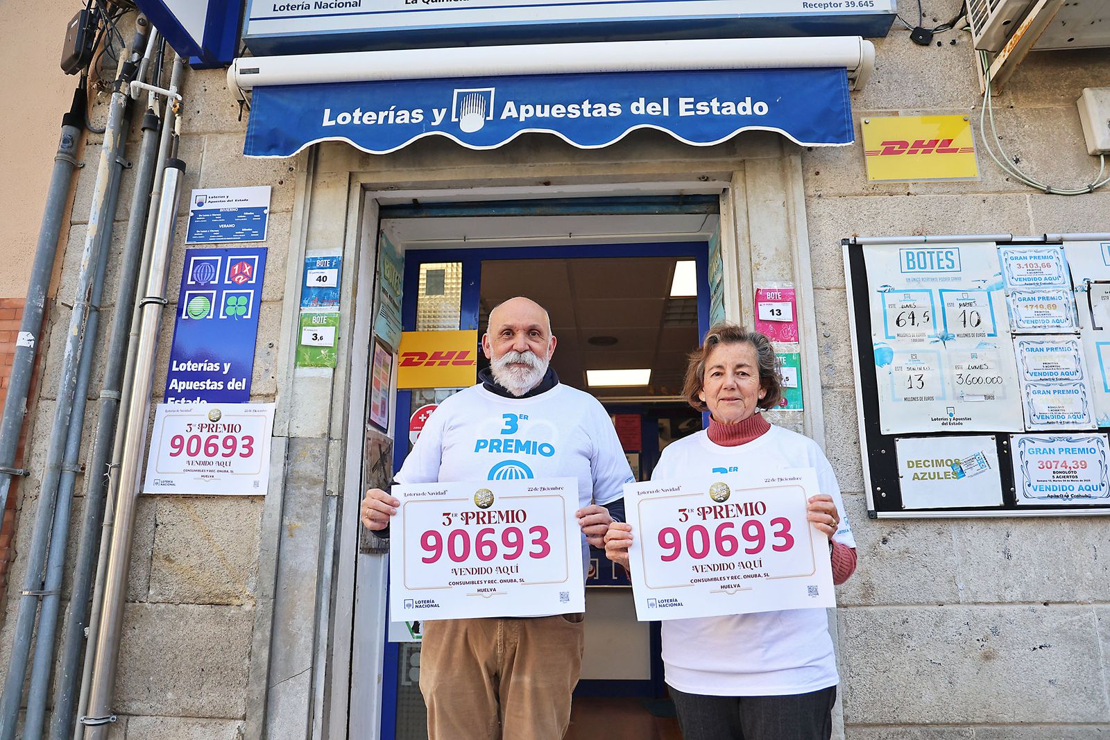 La Loteria de Navidad reparte premios en Huelva (11)