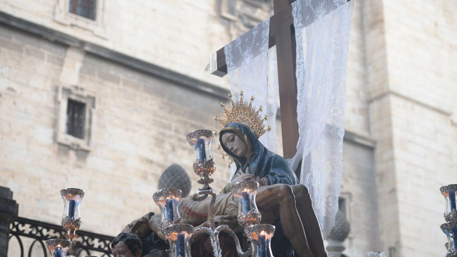 Virgen de las Angustias en calle Campanas.