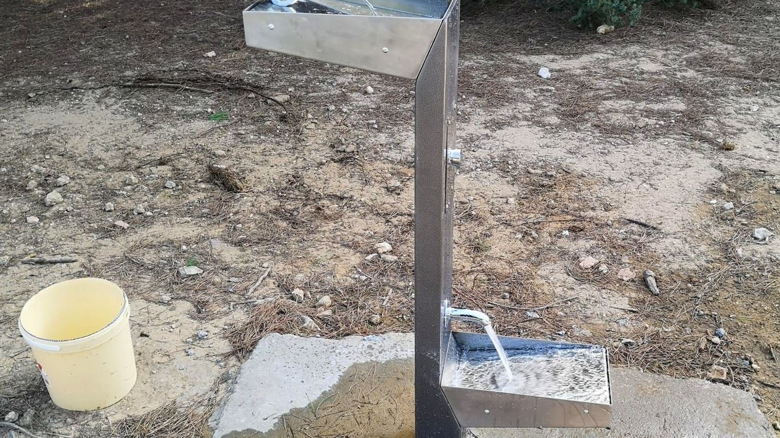 Diseño de los nuevos bebederos, con un accesorio que permite su uso a los animales.