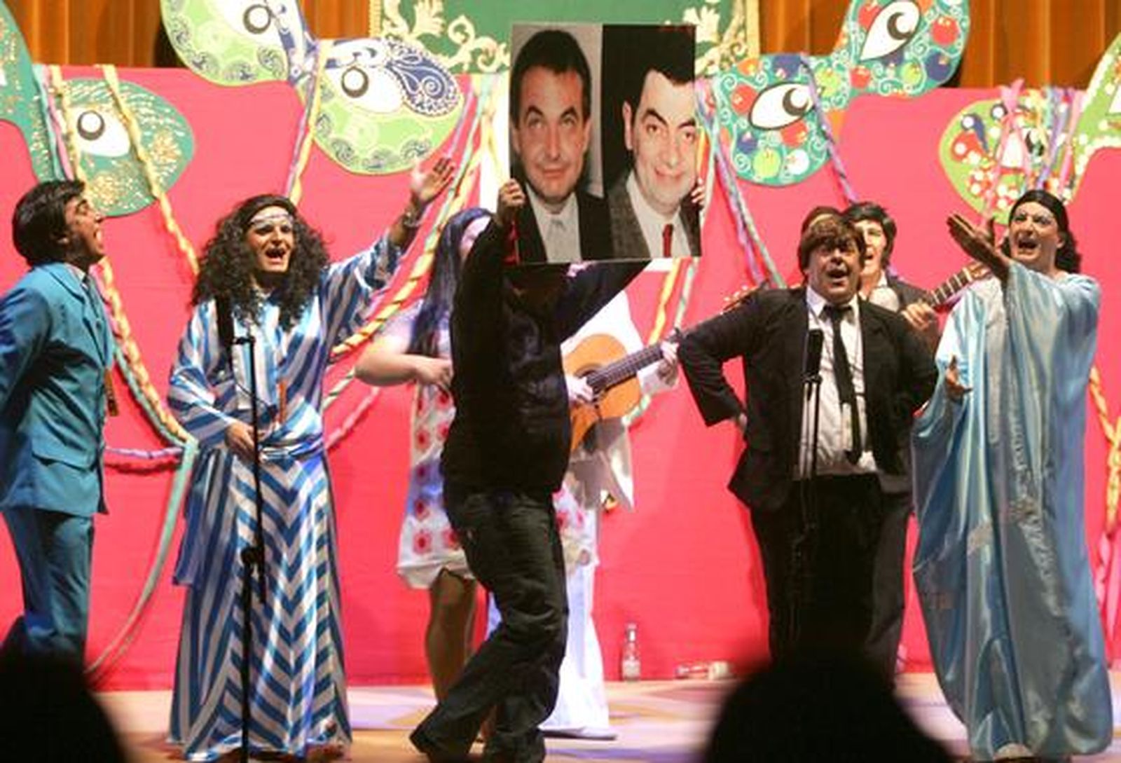 Comparsa tarifeña 'Todo a un euro'

Foto: José María Quiñones