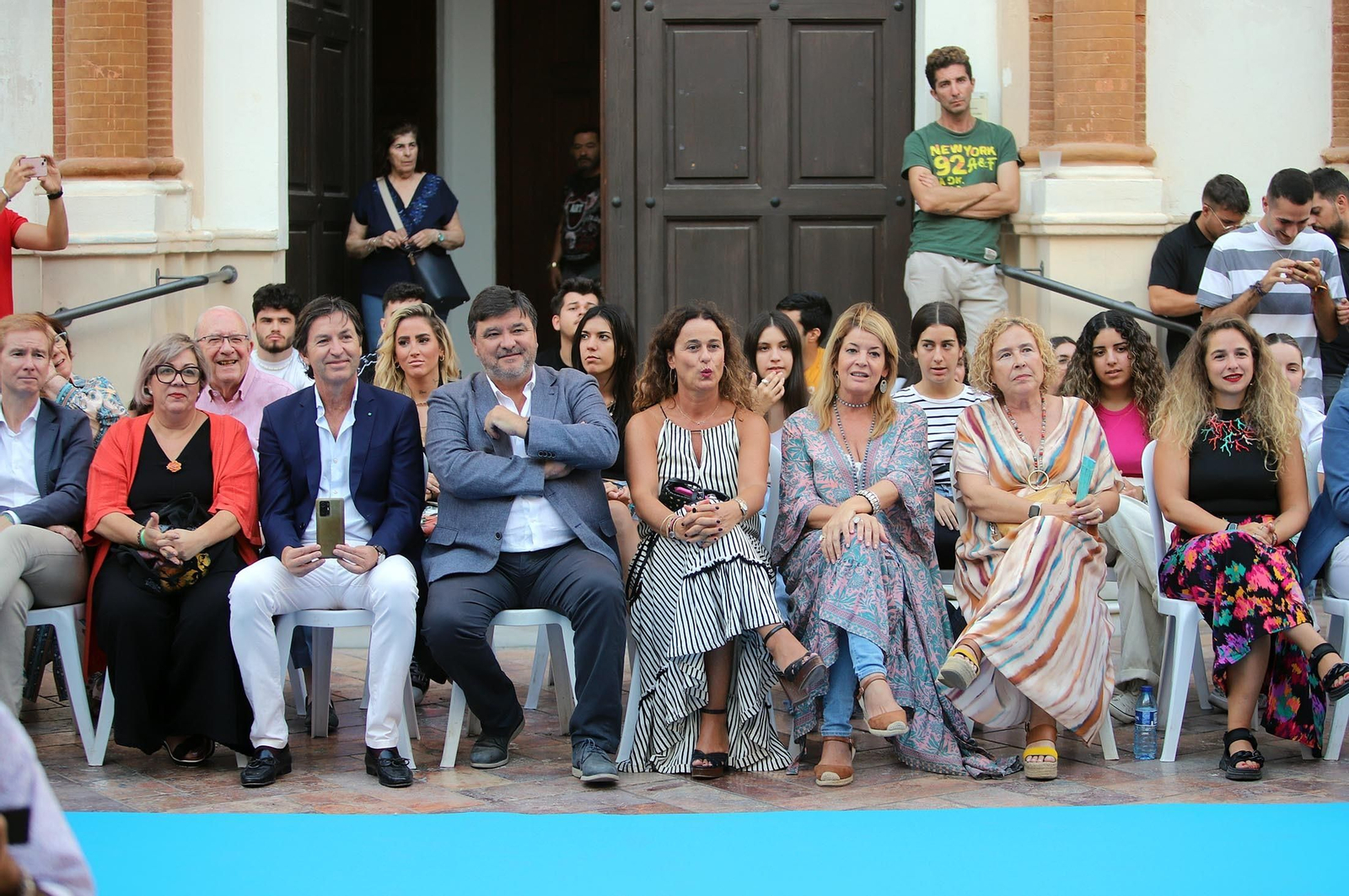 Imágenes de Huelva en blanco y azul, la noche del comercio