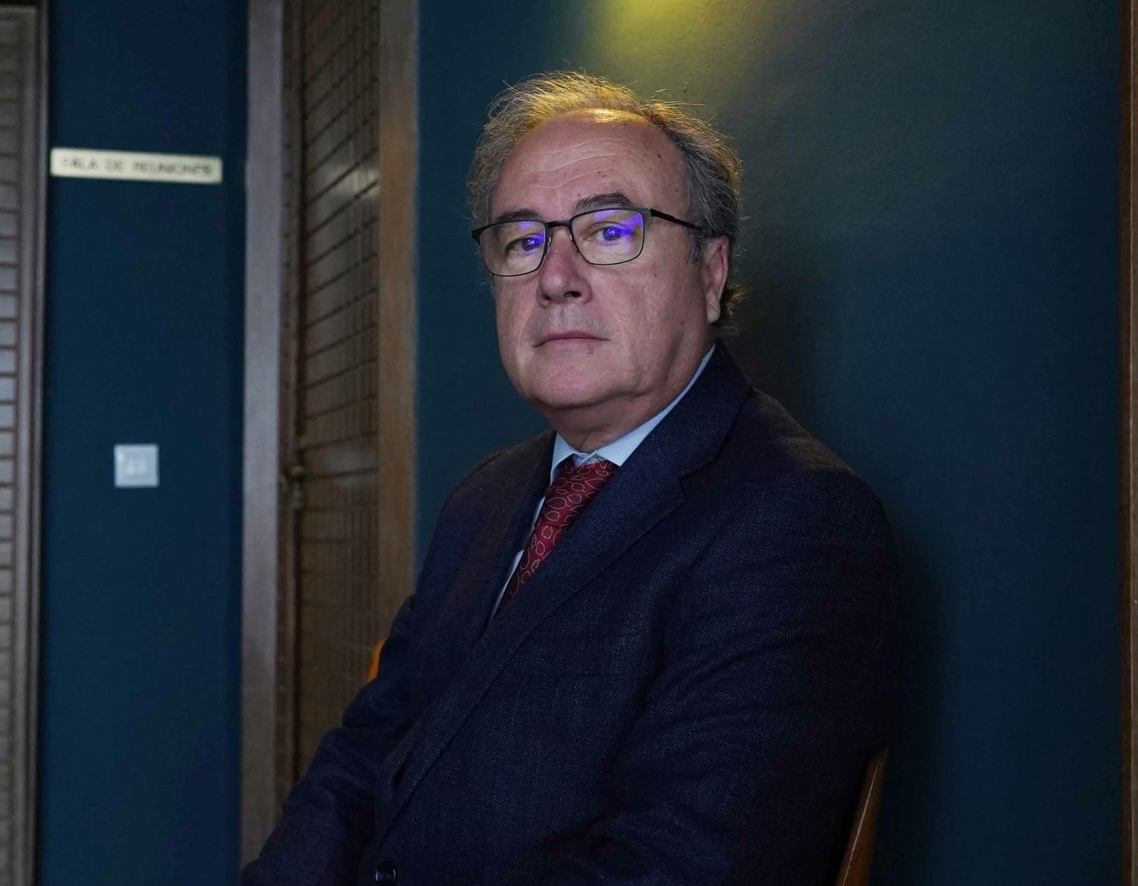 Antonio Díaz posa en la sede de la Cámara de Comercio e Industria de Córdoba.