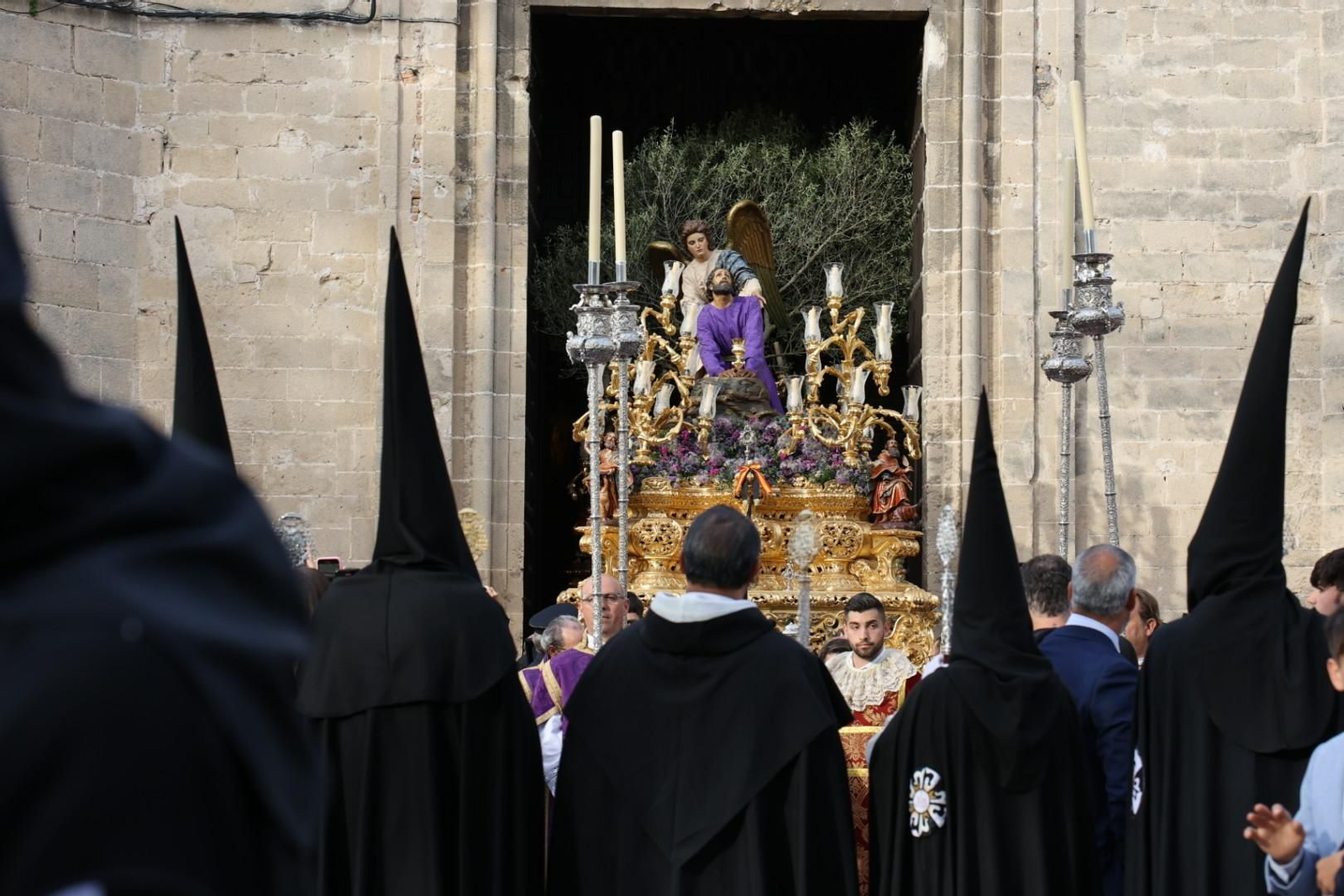 Jueves Santo en Jerez: imágenes de la Hermandad de la Oración en el Huerto