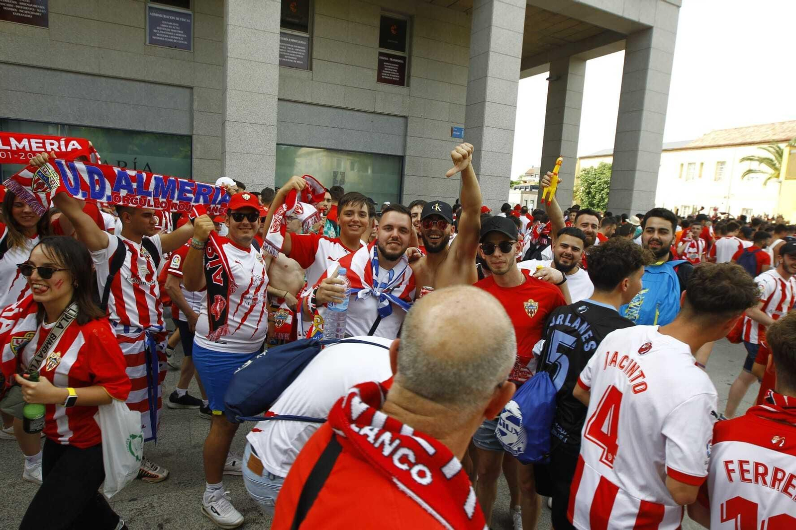 Imágenes de la afición del Almería en Leganés