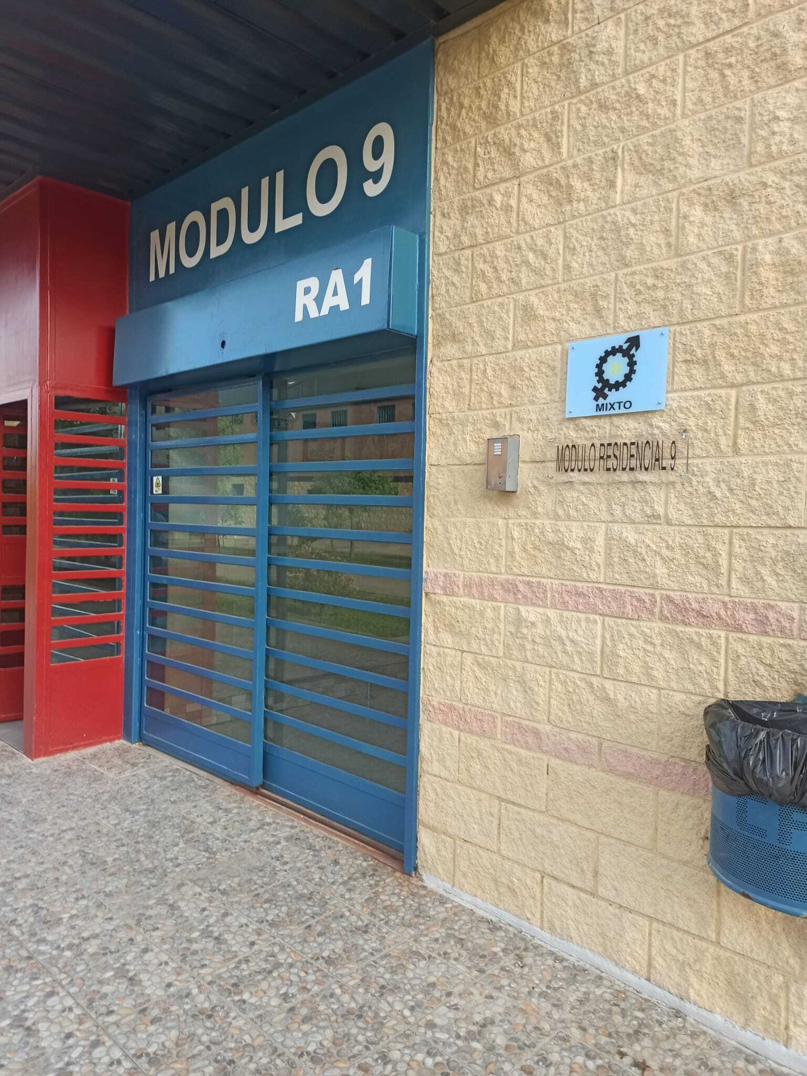 Entrada al módulo 9, el mixto de trabajo, de la prisión de Puerto 3.