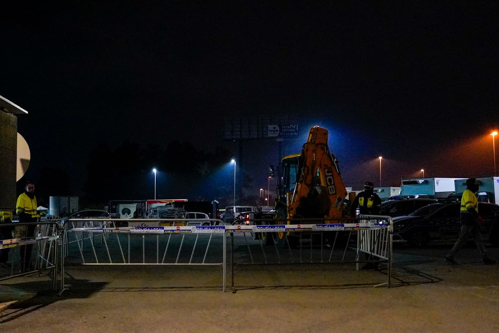 El derribo de la gasolinera de Alcosa, todas las fotos