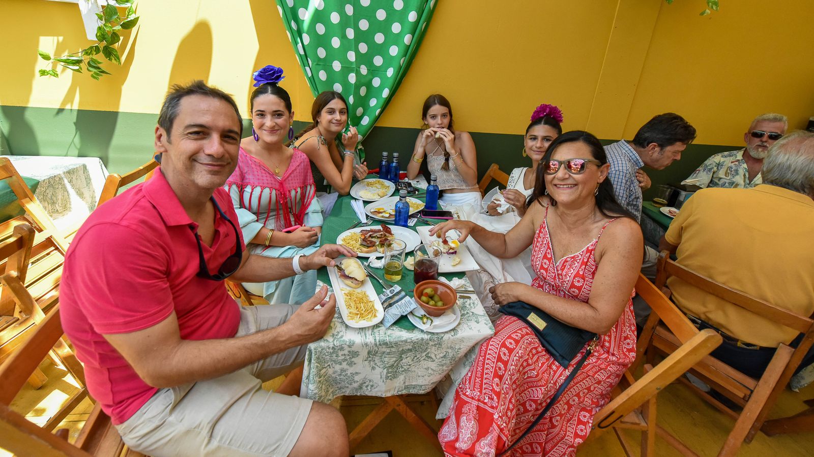 Búscate en las fotos del Domingo Rociero de la Feria de San Roque
