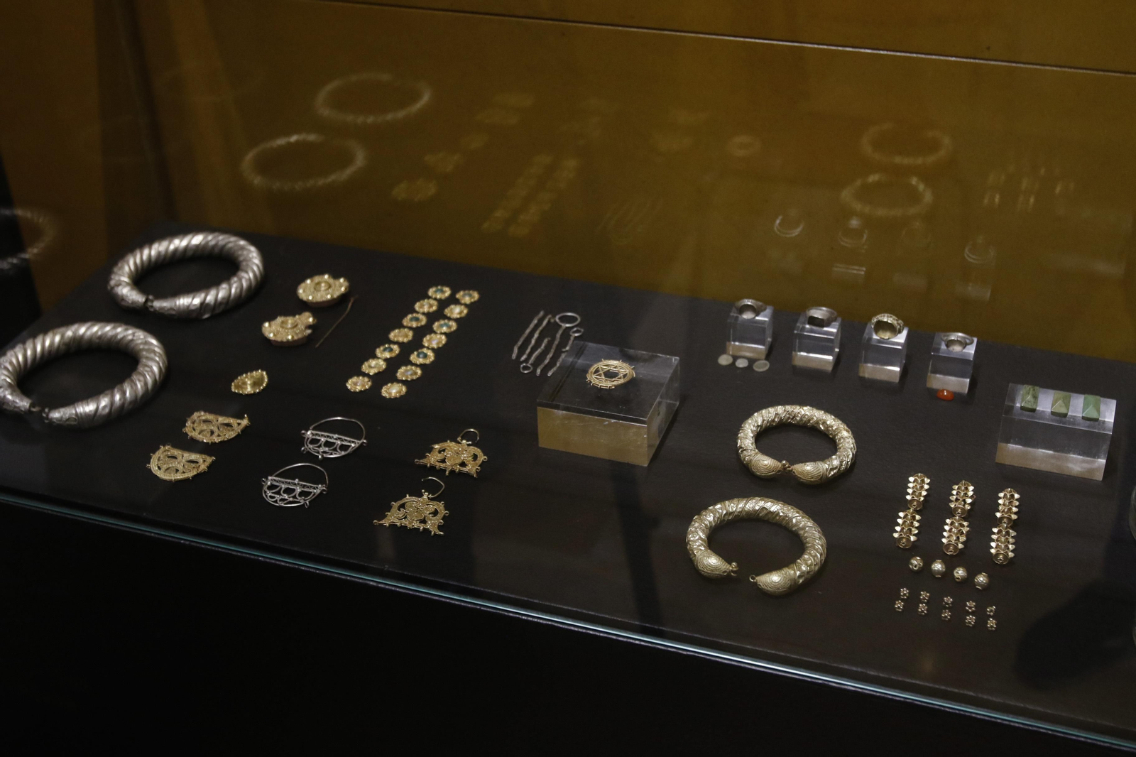 El Tesorrillo de Baena expuesto en el Museo Arqueológico de Córdoba en fotografías