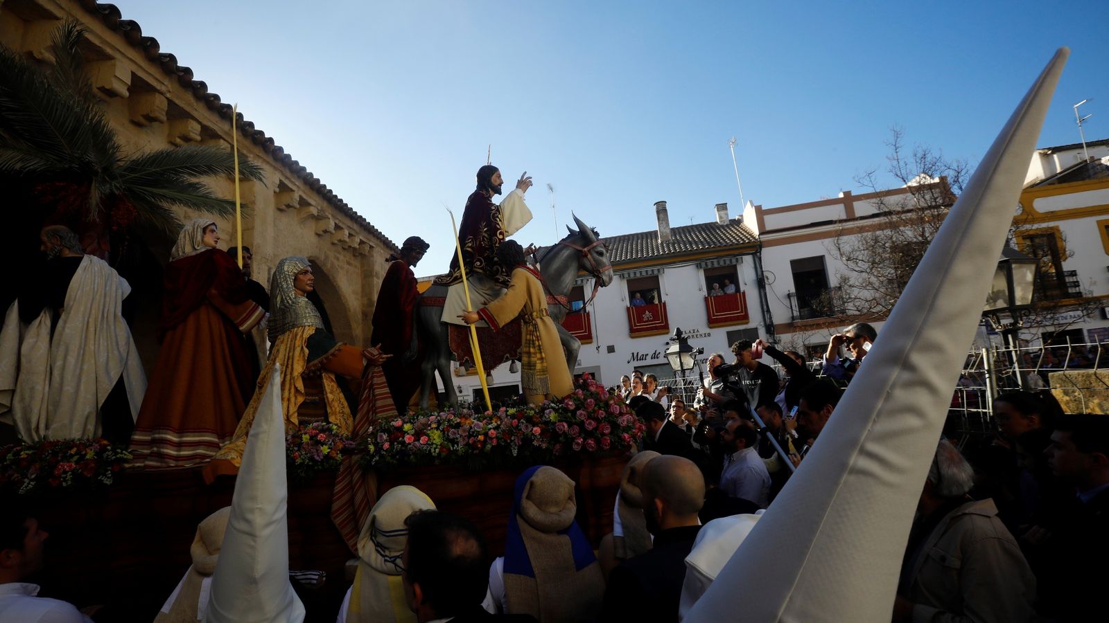 Nuestro Padre Jesús de los Reyes sale de San Lorenzo.