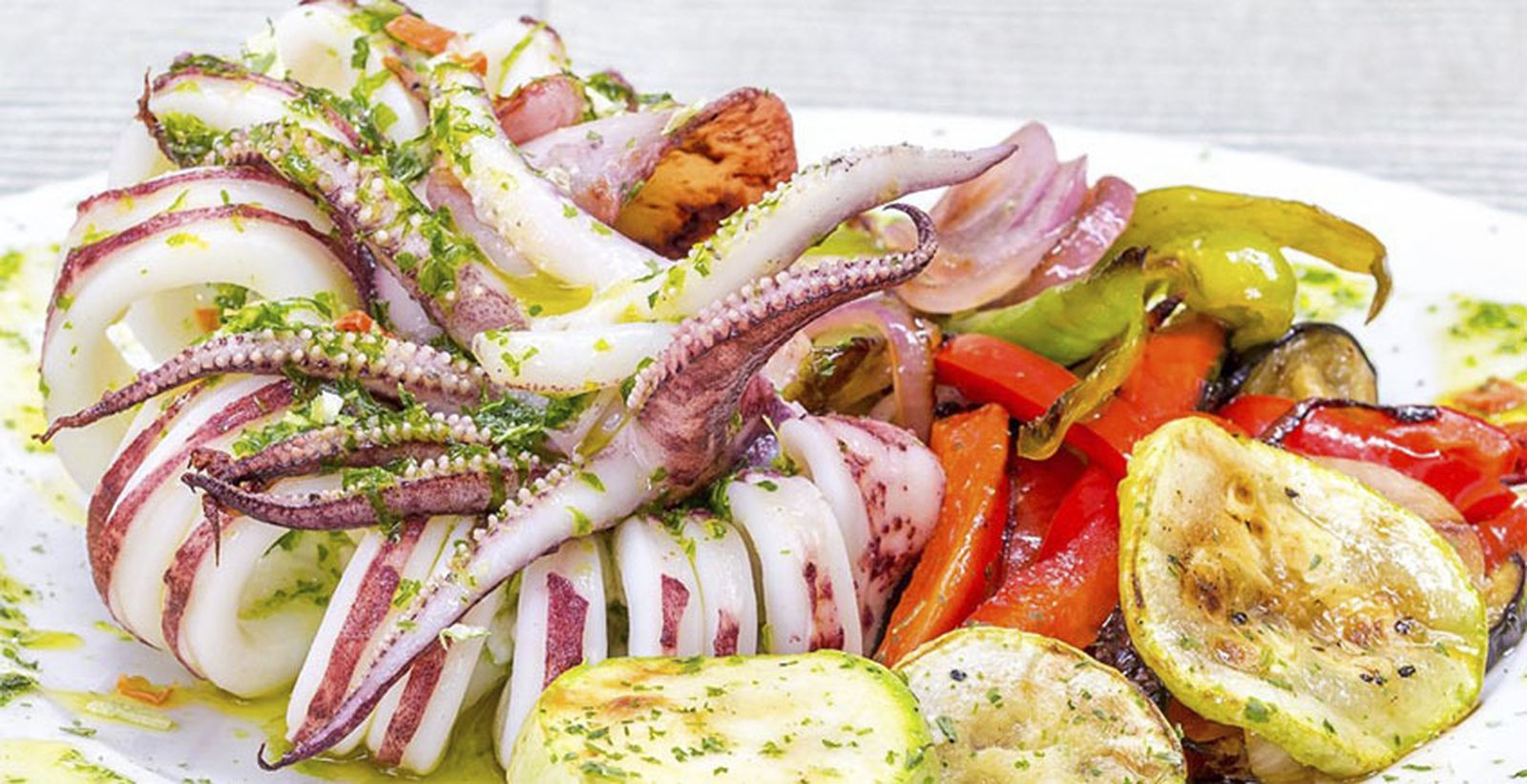 Así presentan el calamar de potera en La Traiña