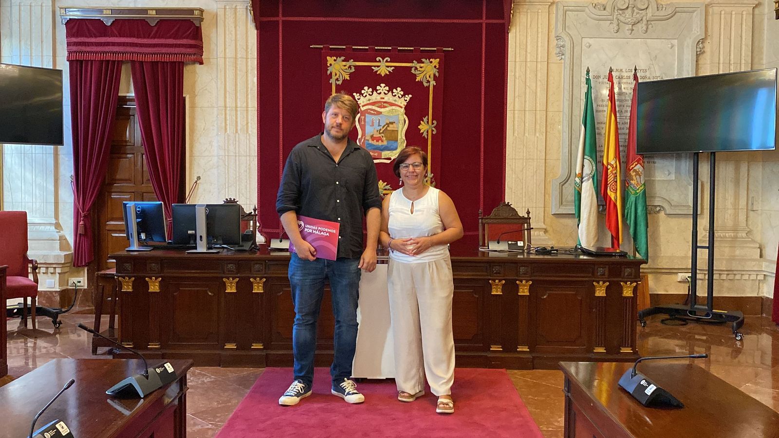 Nicolás Sguiglia y Paqui Macías en el Ayuntamiento.