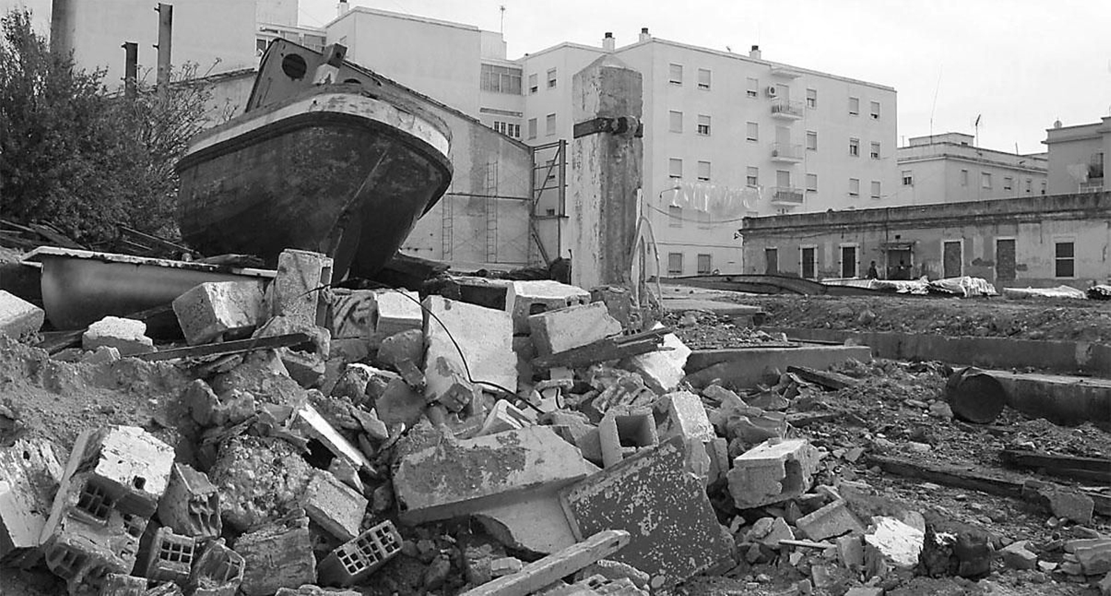 Demolición del Varadero en el barrio de Puntales en la década de los 90 del pasado siglo.