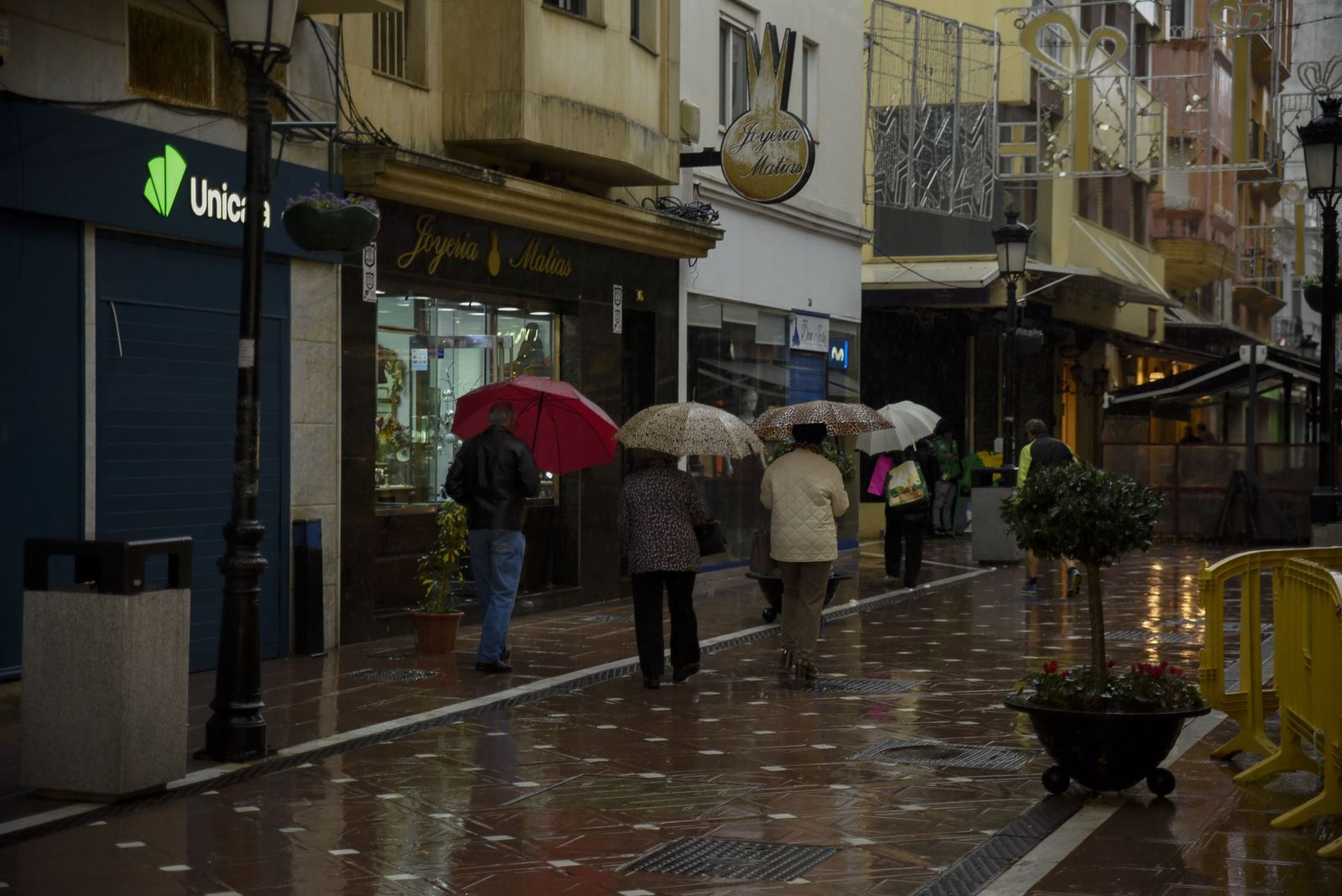 Las fotos de un sábado lluvioso en La Línea