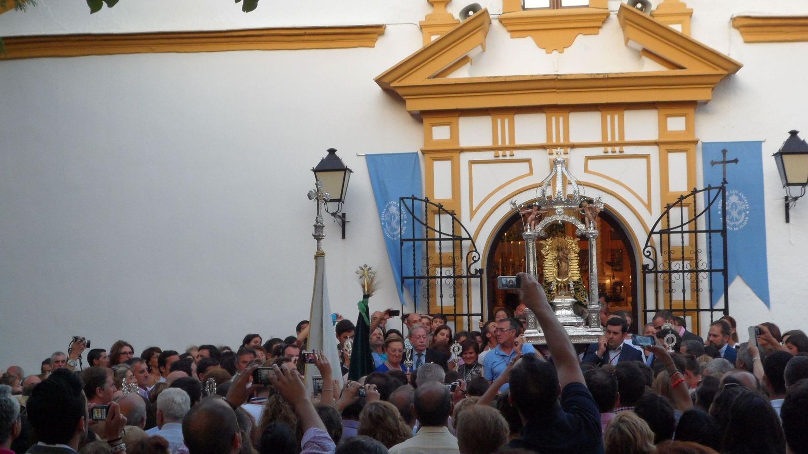 Salida de la Reina de los Ángeles en la Peña Arias Montano