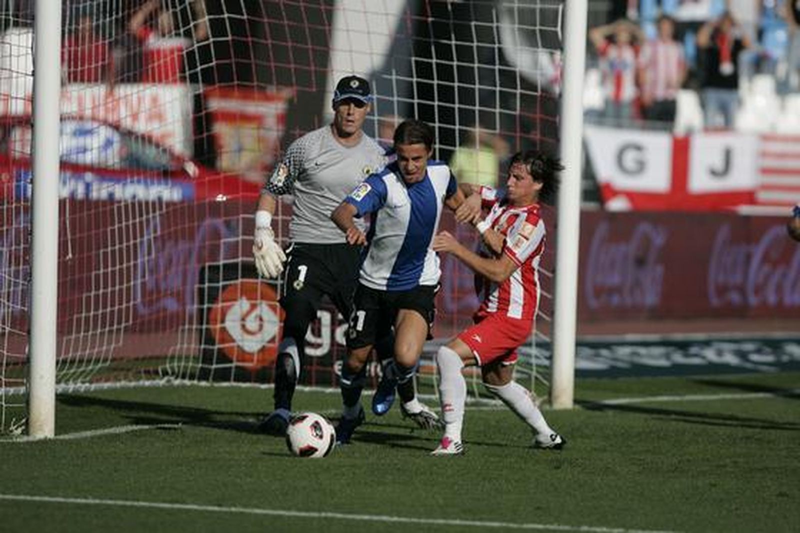 El Almería empata en casa 1-1 ante el Hércules. / Javier Alonso