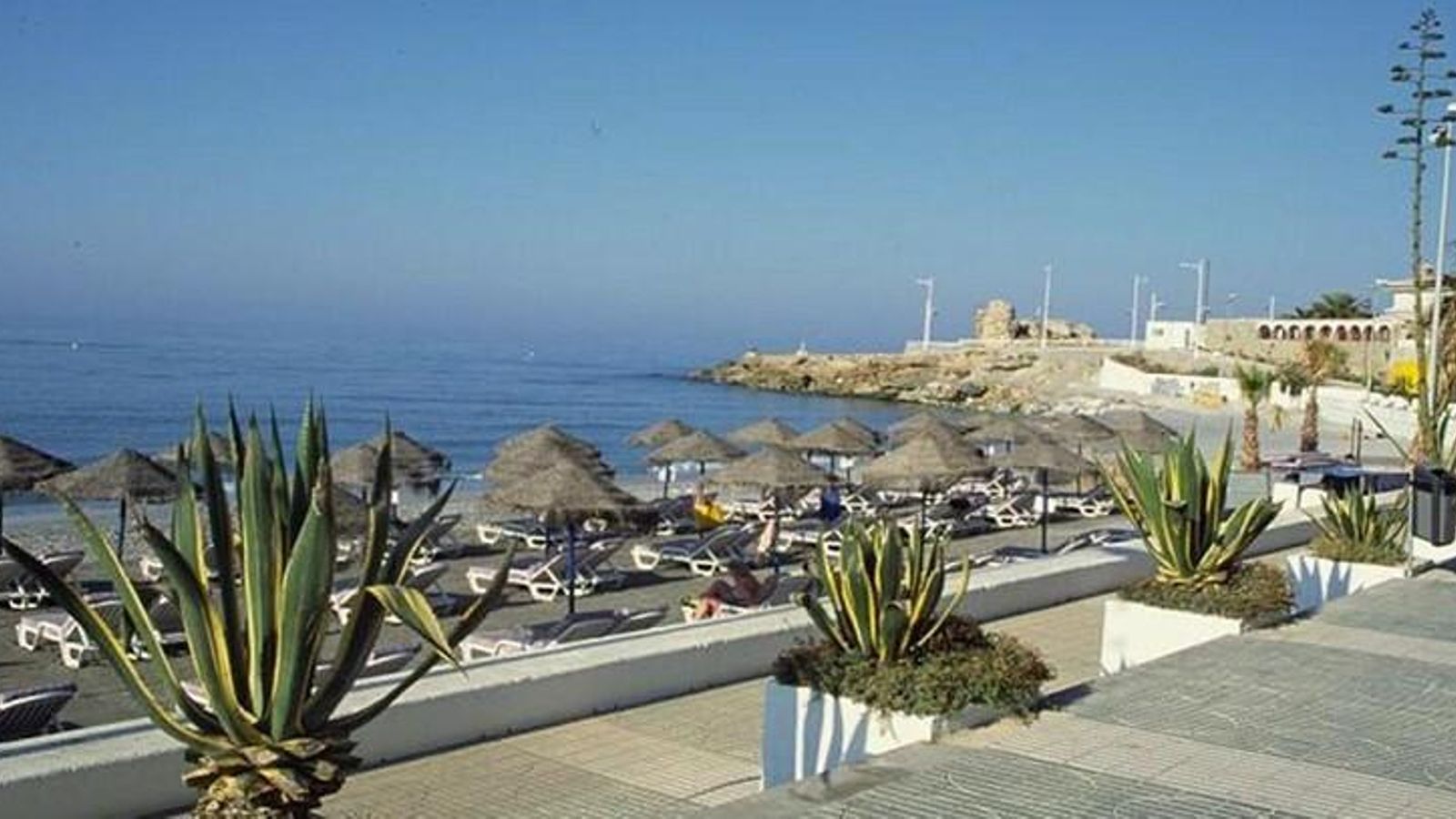 La Torrecilla es una playa con todo tipo de comodidades. La Torrecilla es una playa con todo tipo de comodidades.