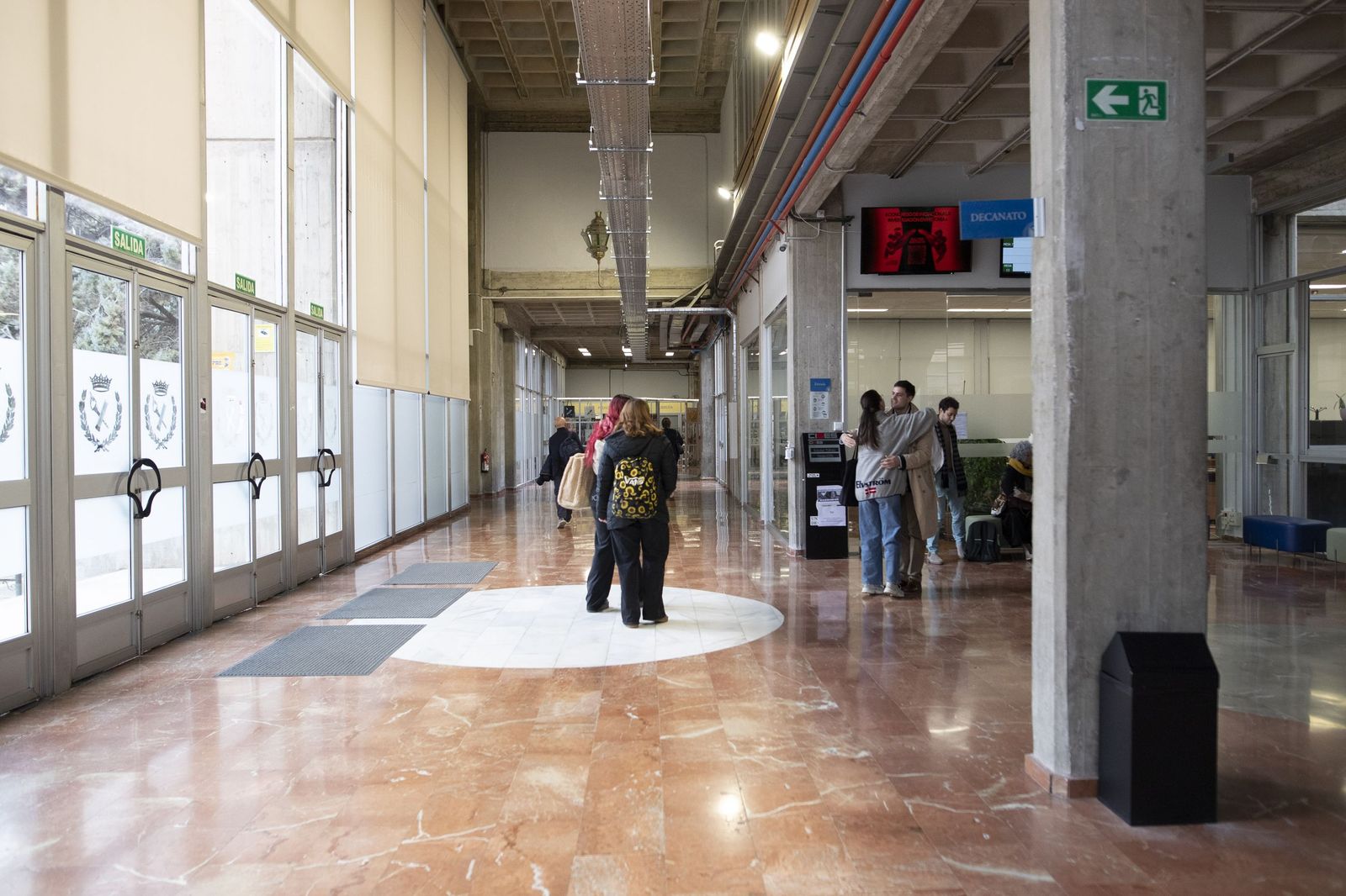 Interior de la Facultad de Filosofía y Letras de la UGR.