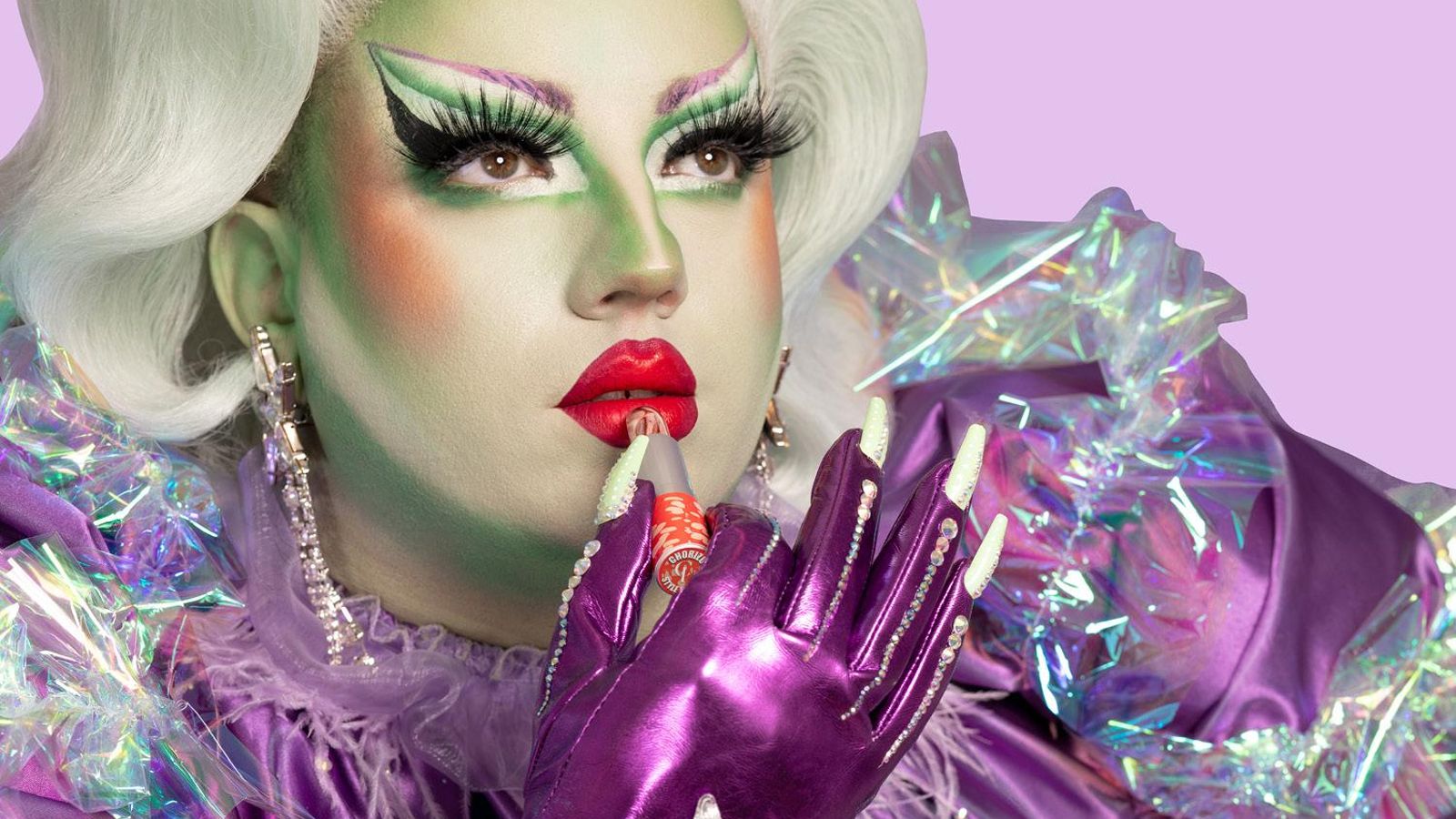 La popular Drag Queen Choriza May con el pintalabios Chorizo Style Lipstick. La popular Drag Queen Choriza May con el pintalabios Chorizo Style Lipstick.