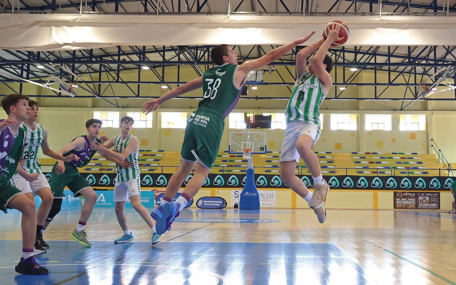 Imágenes de la jornada final del CADEBA infantil masculino de baloncesto en La Línea