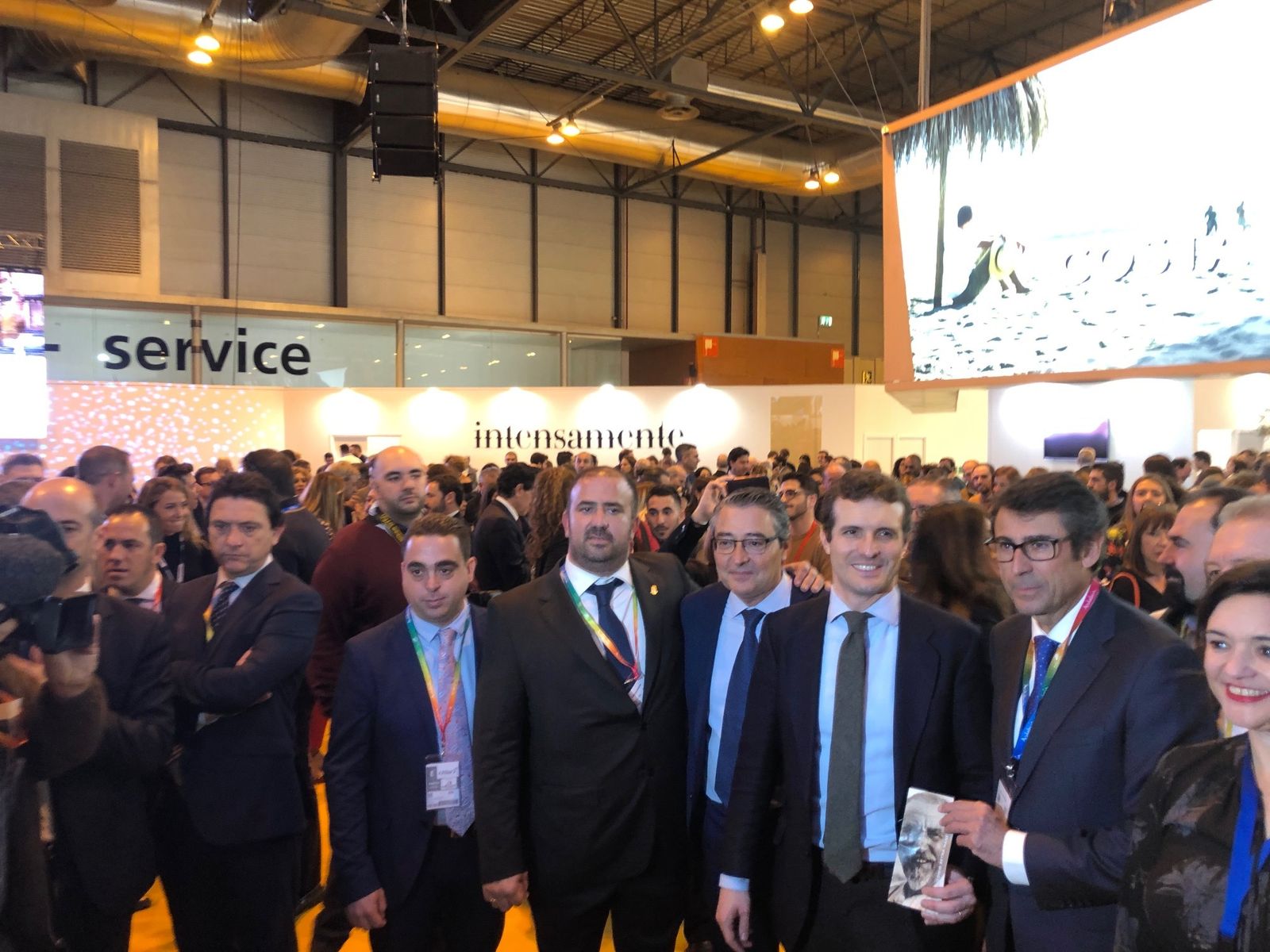 Francisco Salado y Pablo Casado ayer, entre otros en el expositor de la Costa del Sol