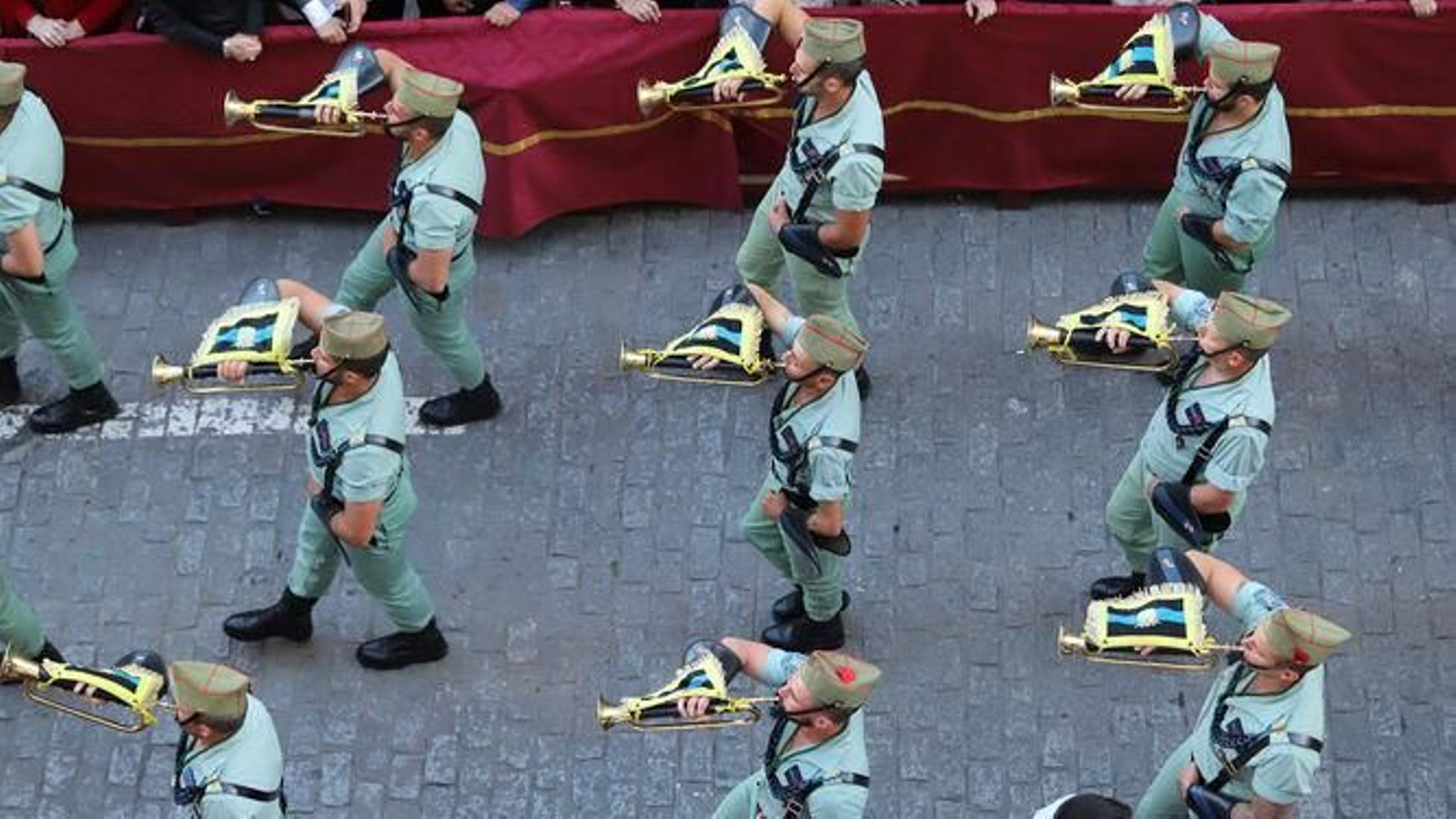 Así fue la procesión del Cristo de la Vera+Cruz acompañado por la Legión en el año 2019