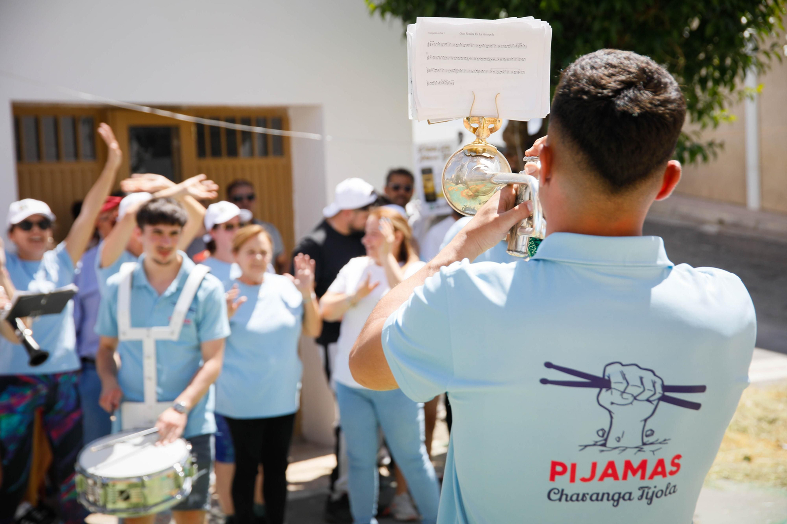 Así es la gran alfombra de serrín para que levite la Virgen de Fátima de Tíjola