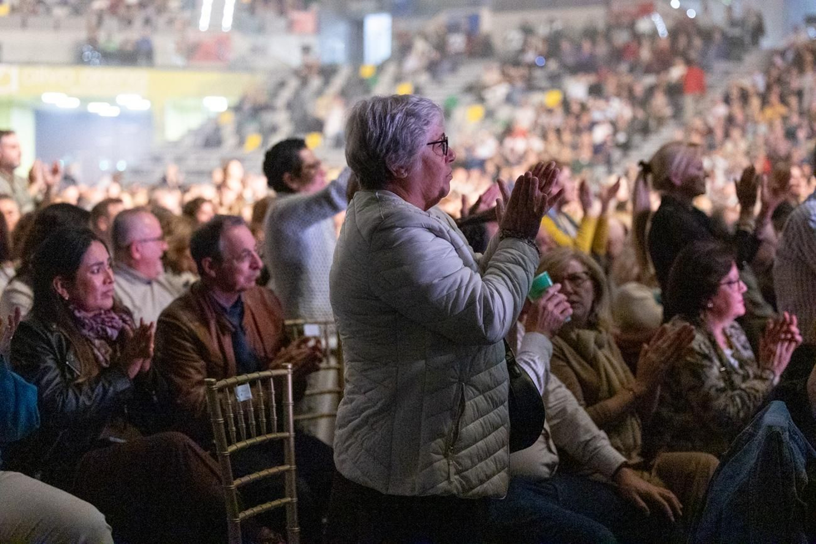 Así se disfruta en Jaén del concierto de Raphael, "Raphaelísimo"
