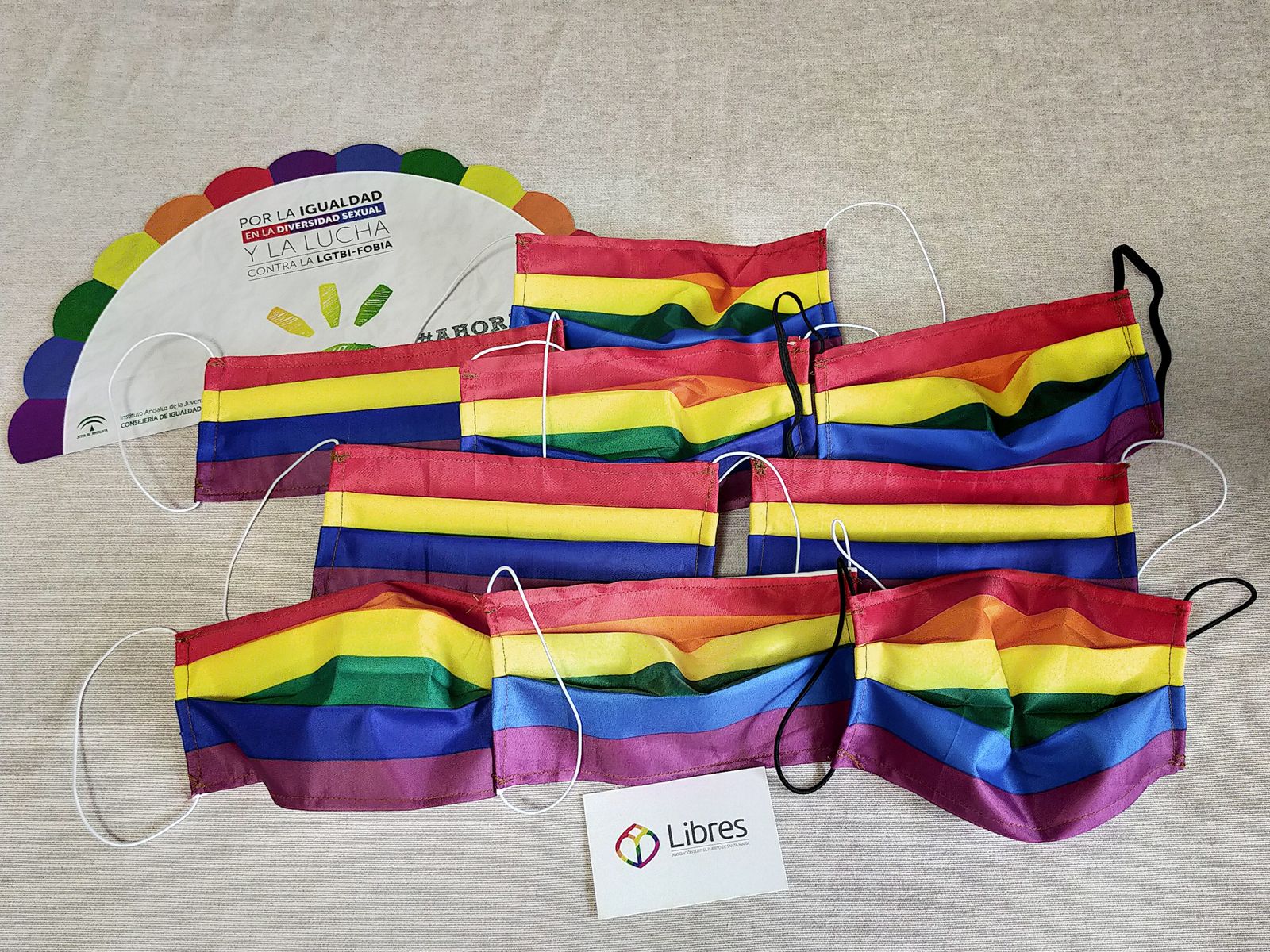 Menipatch realiza mascarillas arcoíris para la Asociación Libres LGTBI.