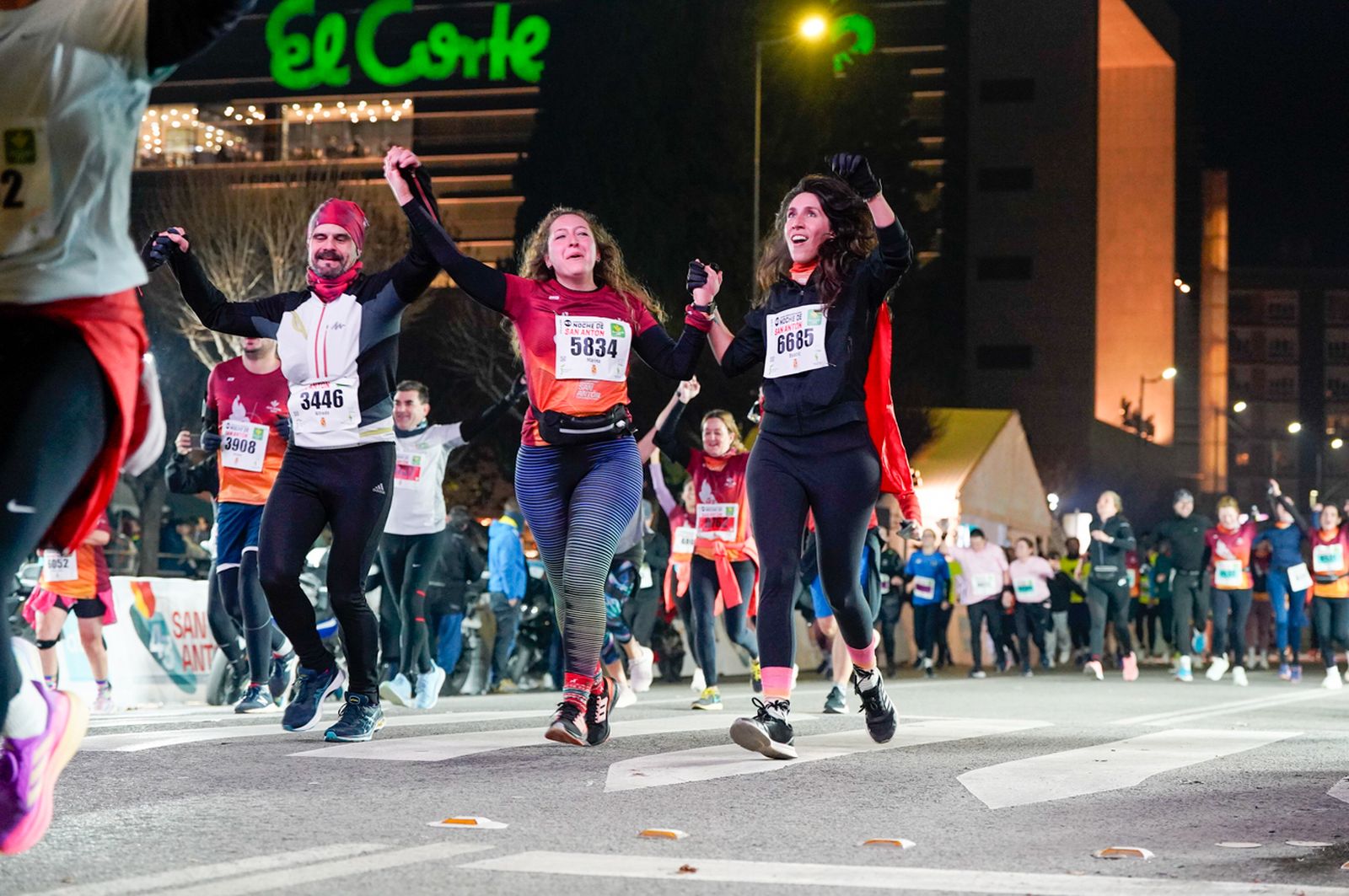 En imágenes: búscate en tu llegada a meta de la Carrera de San Antón 2026 (3)