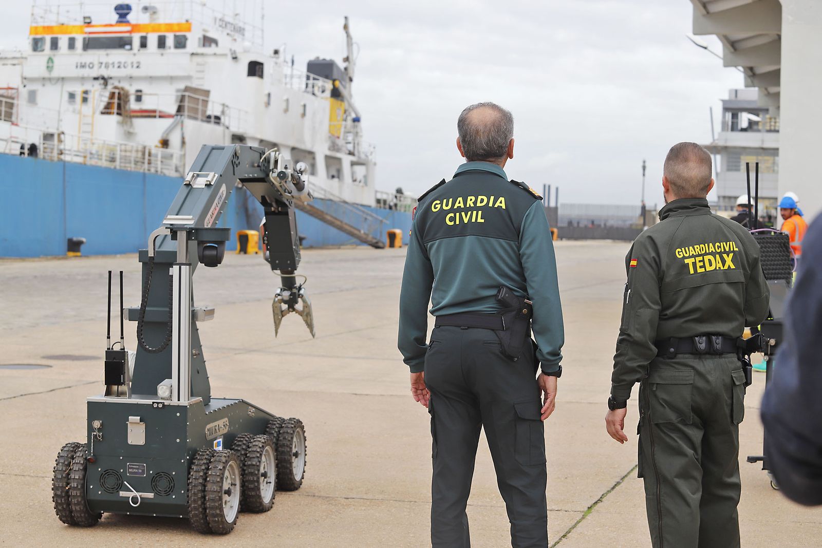 Imágenes del simulacro de explosivos realizado en el muelle de Levante