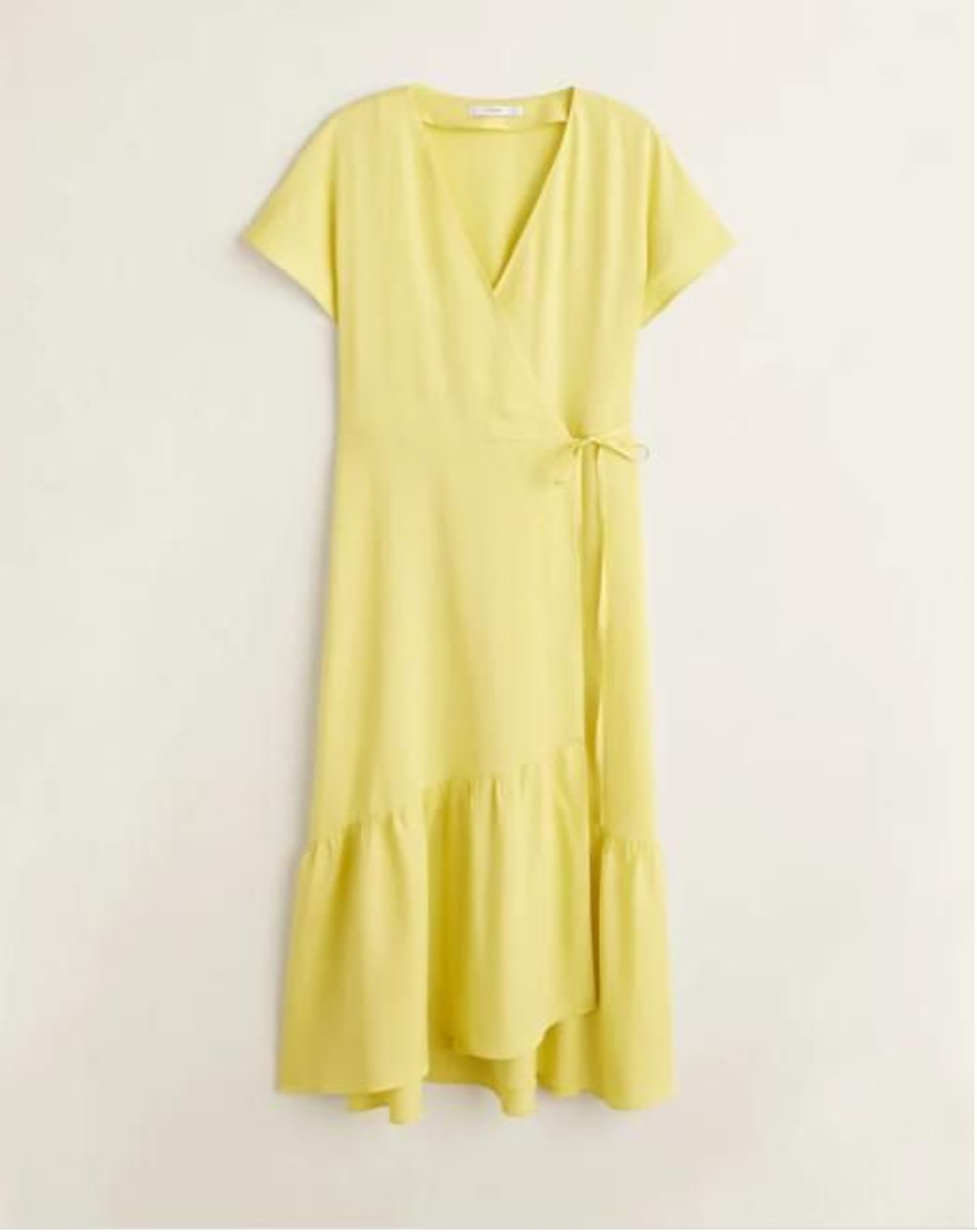 Vestido cruzado amarillo y con volante de Mango outlet.