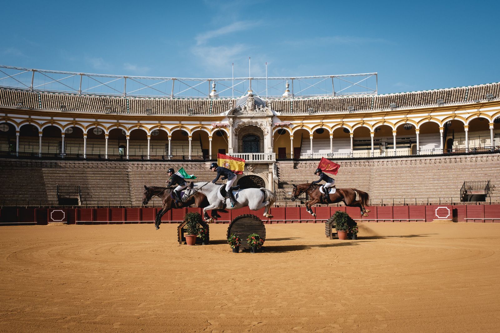 Exhibición en la presentación de la IX Gran Semana del Caballo Anglo-árabe en la Plaza de Toros de la Maestranza.