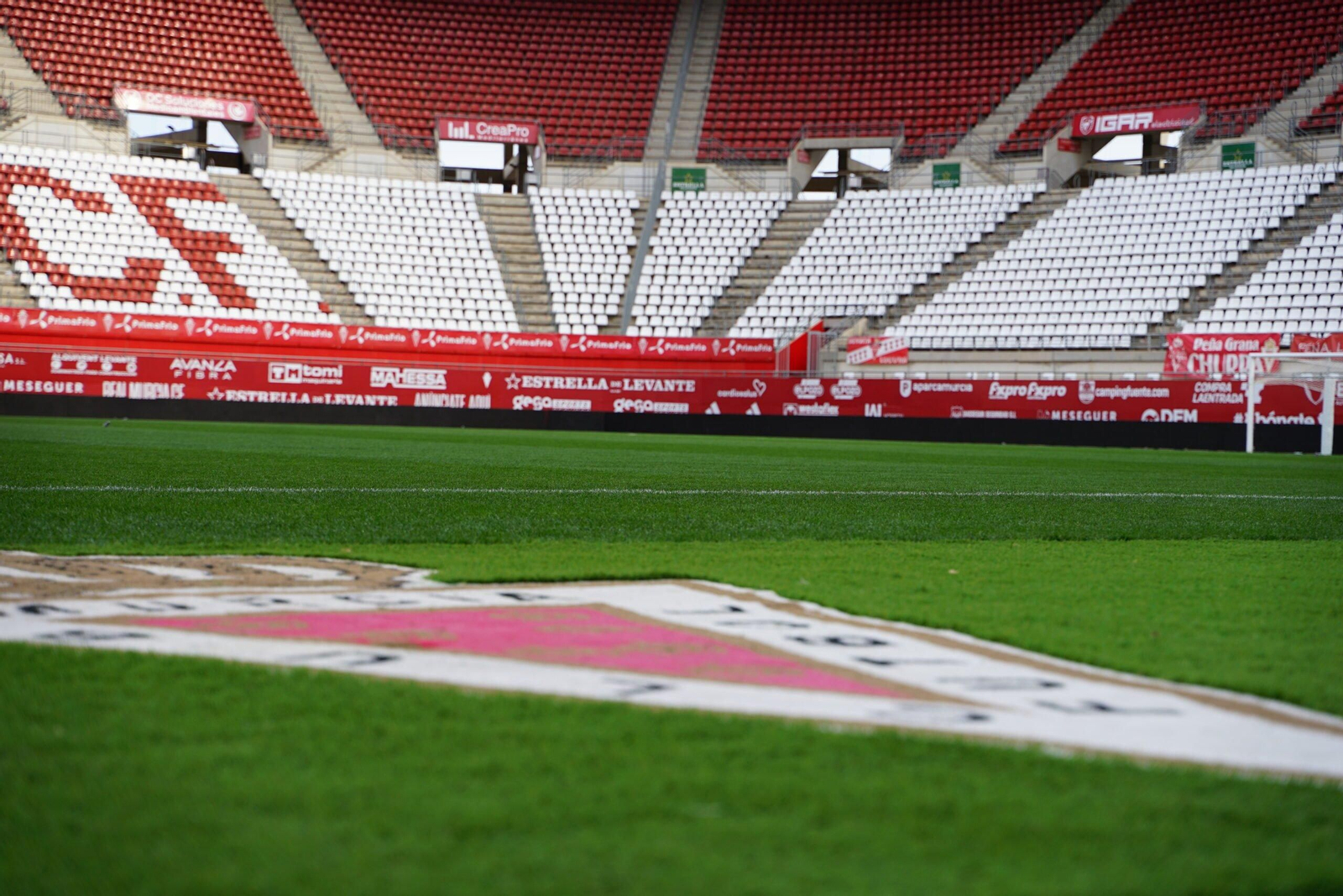 Estadio Enrique Roca, donde el Murcia ejerce de local.