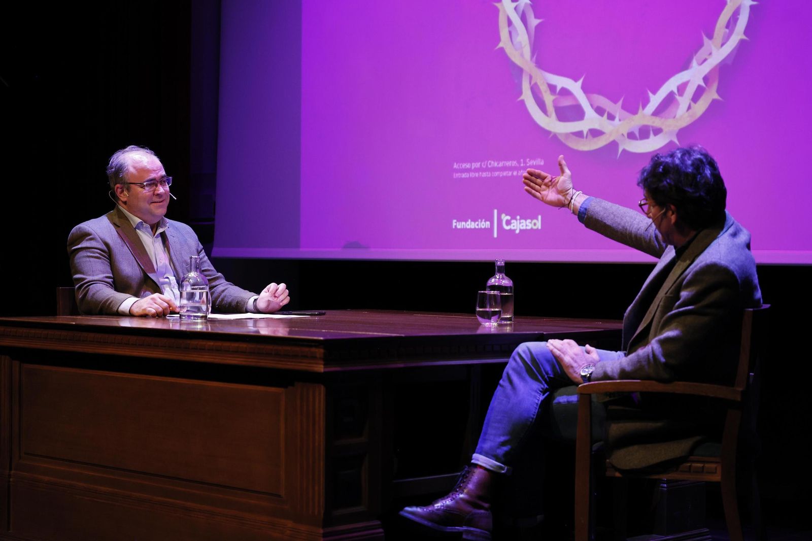 Las imágenes de la tertulia "Dialogos de Cuaresma"